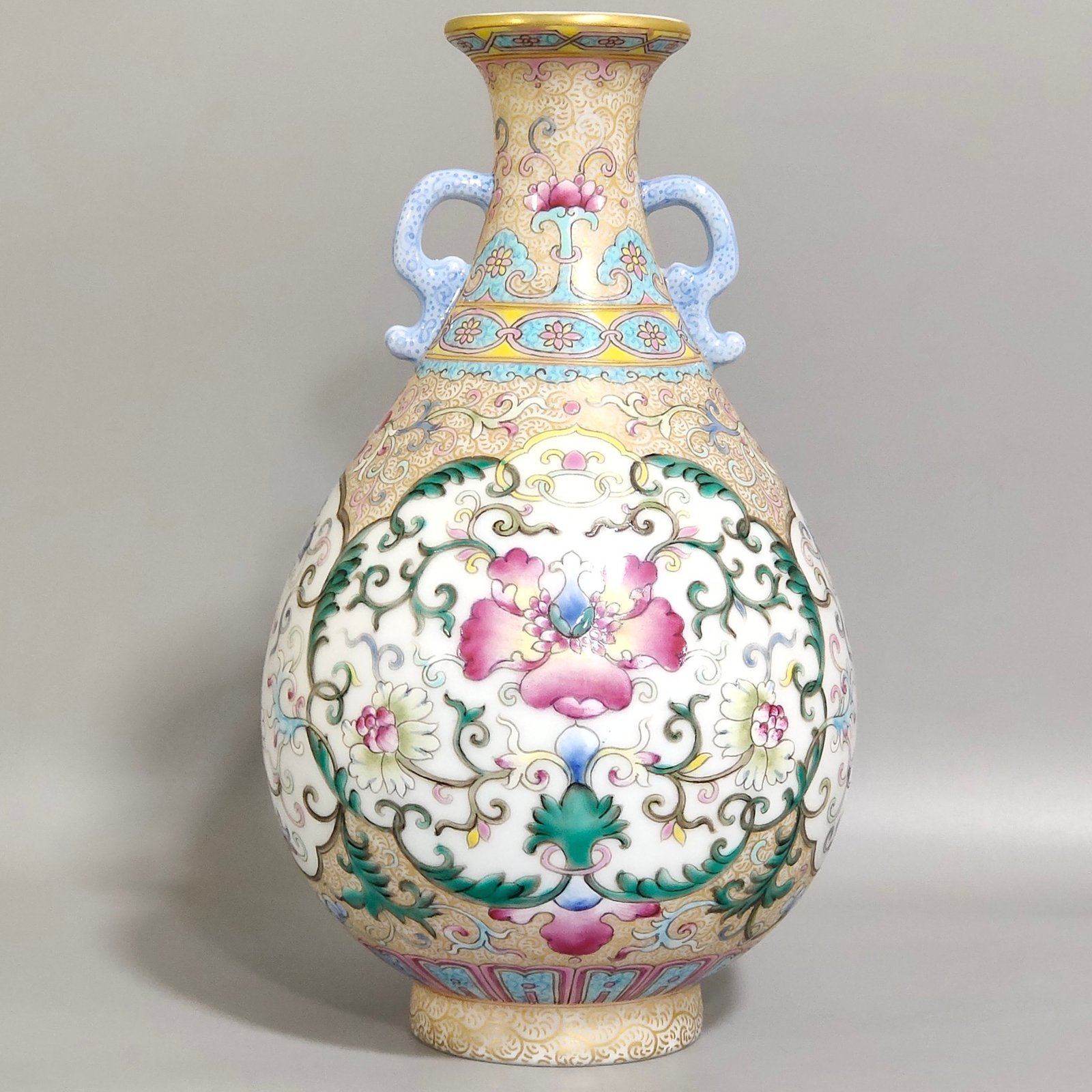 Qing Dynasty Qianlong gold-painted amphora