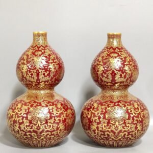 Qing Dynasty Qianlong gold-painted lotus gourd vase