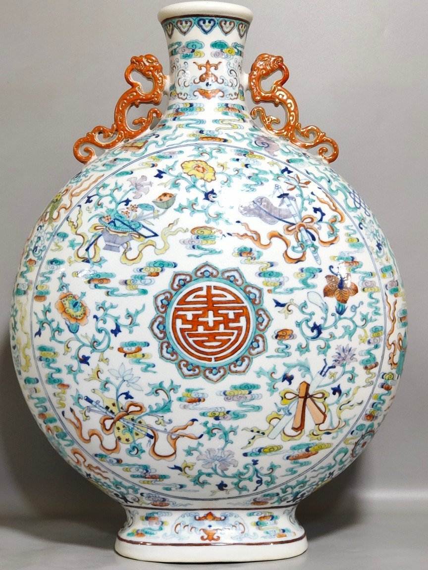 Qing Dynasty Qianlong doucai dark Eight Immortals flat vase