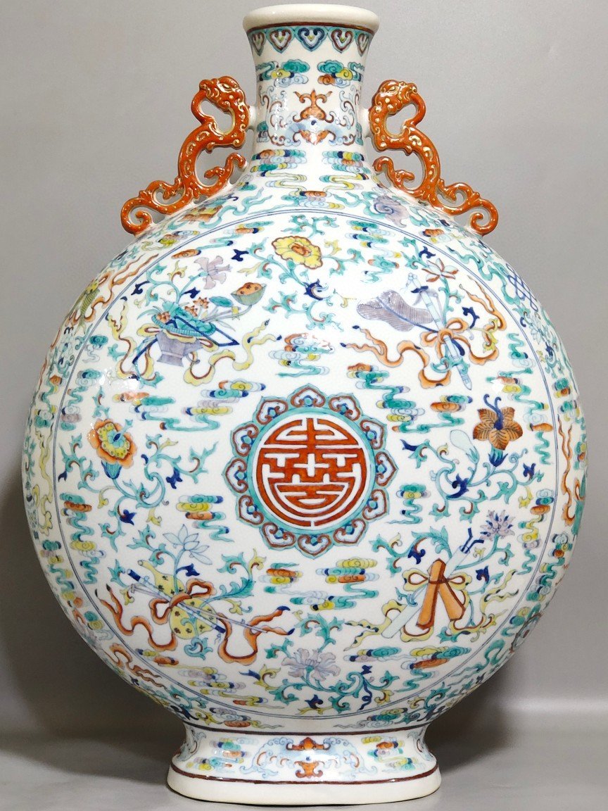 Qing Dynasty Qianlong doucai dark Eight Immortals flat vase