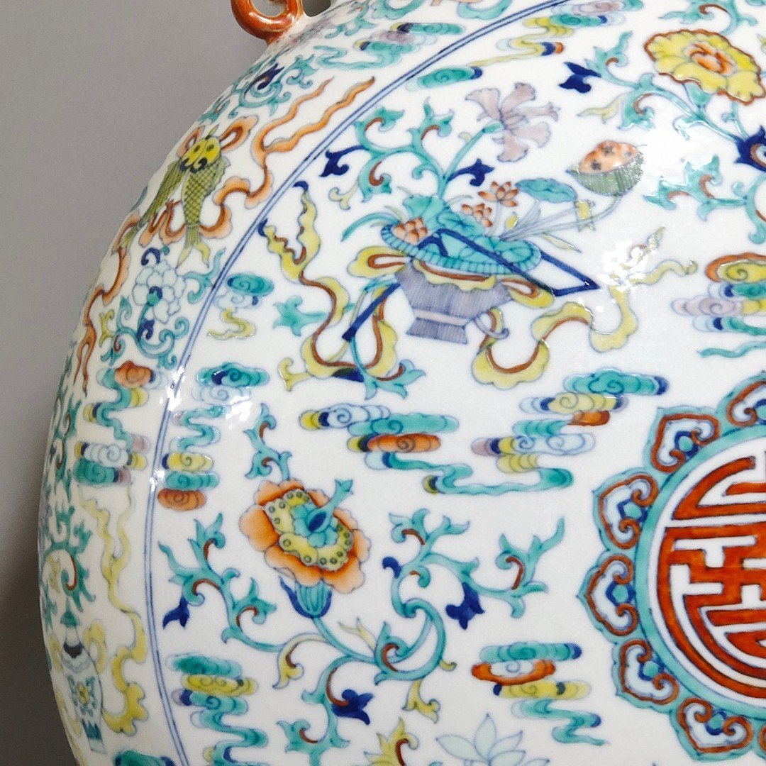 Qing Dynasty Qianlong doucai dark Eight Immortals flat vase