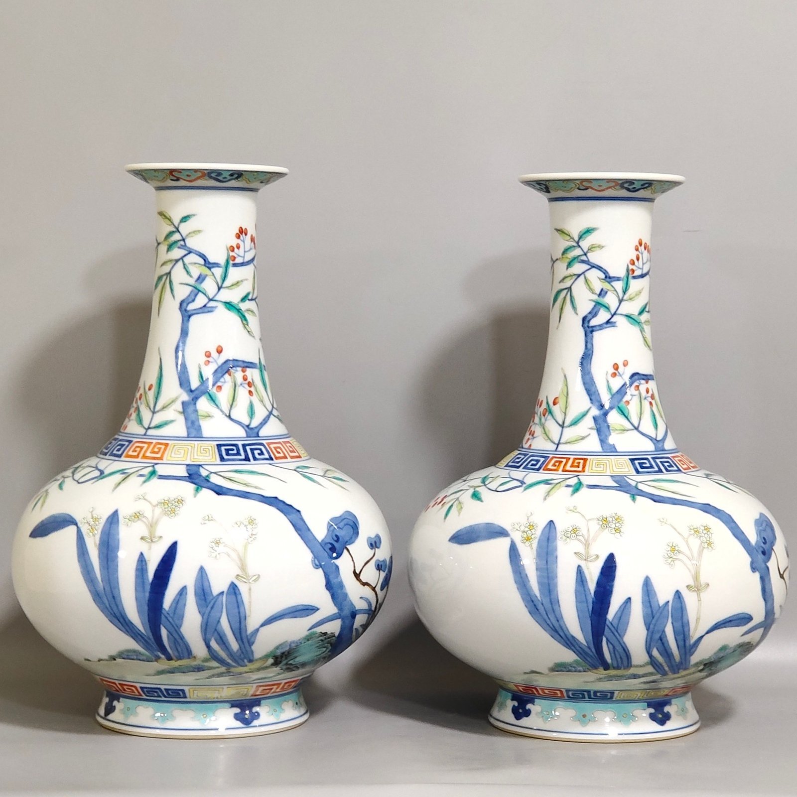 Qing Dynasty Qianlong doucai narcissus flat-bellied vase