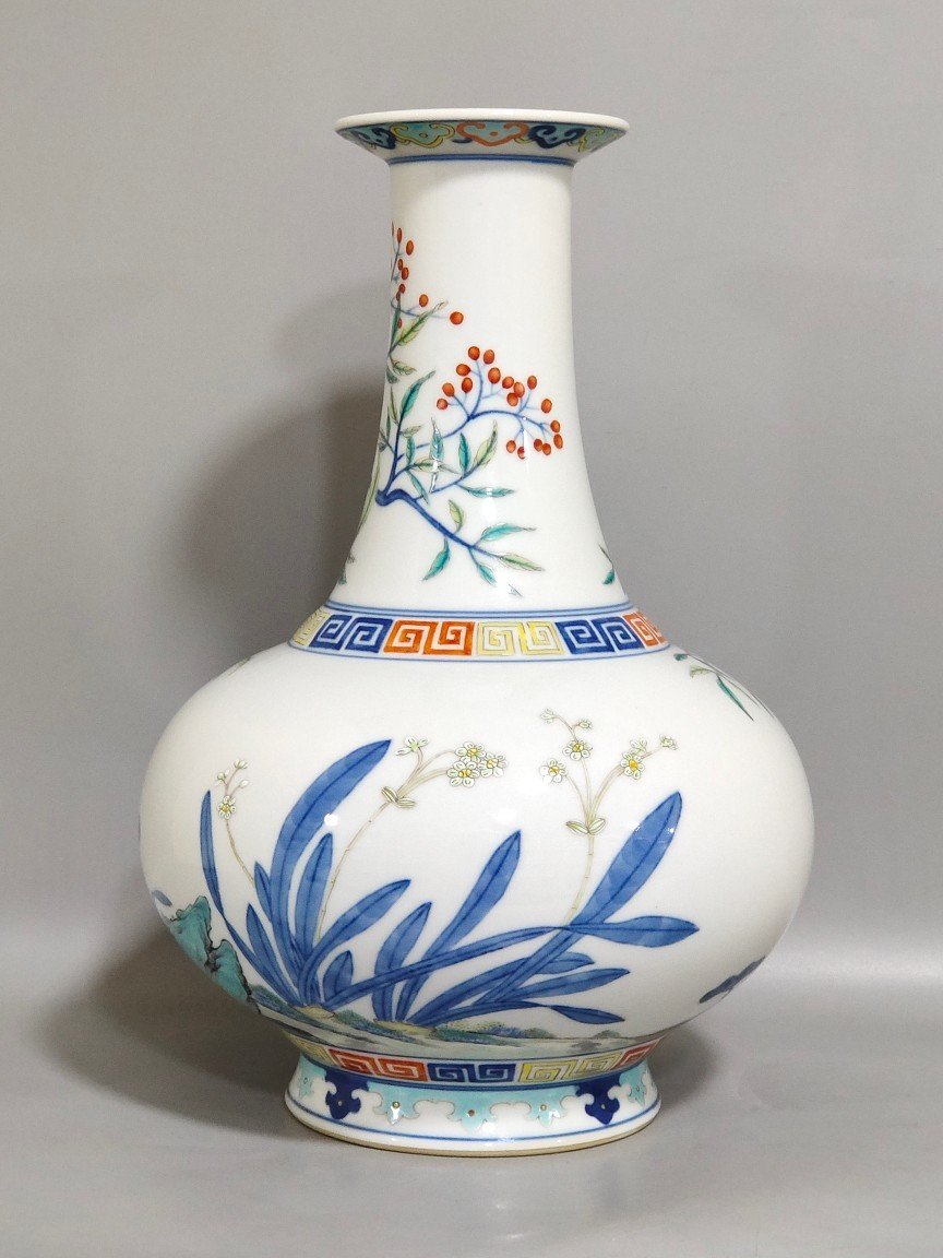 Qing Dynasty Qianlong doucai narcissus flat-bellied vase