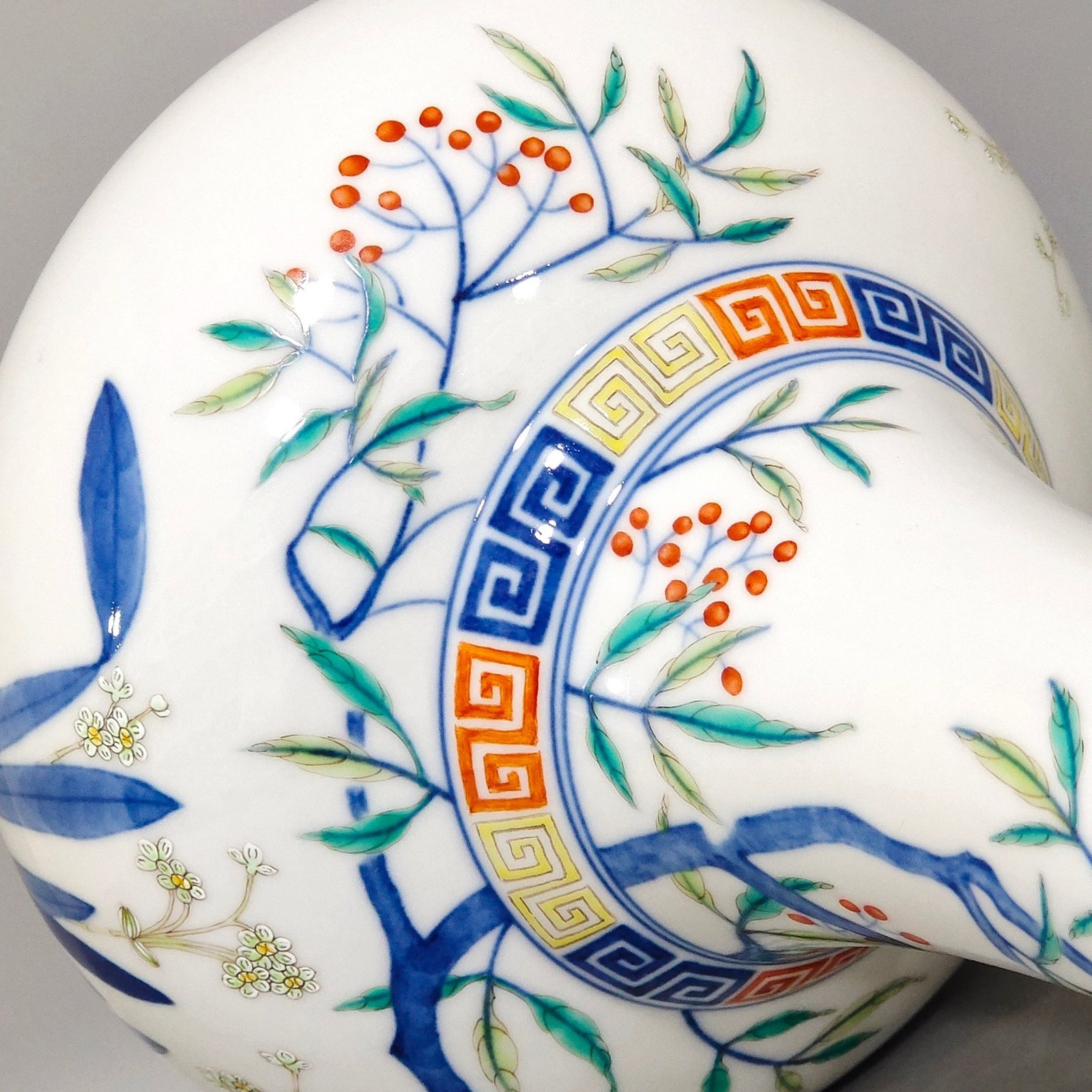 Qing Dynasty Qianlong doucai narcissus flat-bellied vase