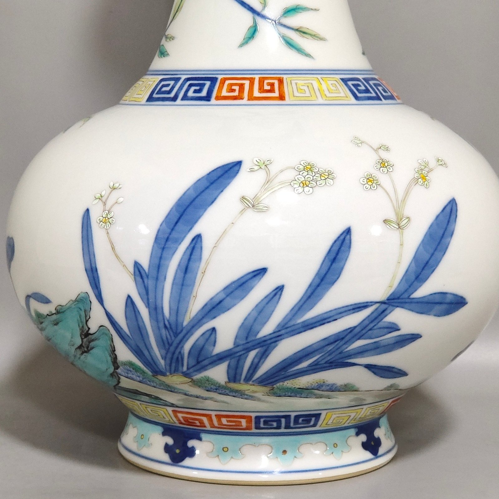 Qing Dynasty Qianlong doucai narcissus flat-bellied vase