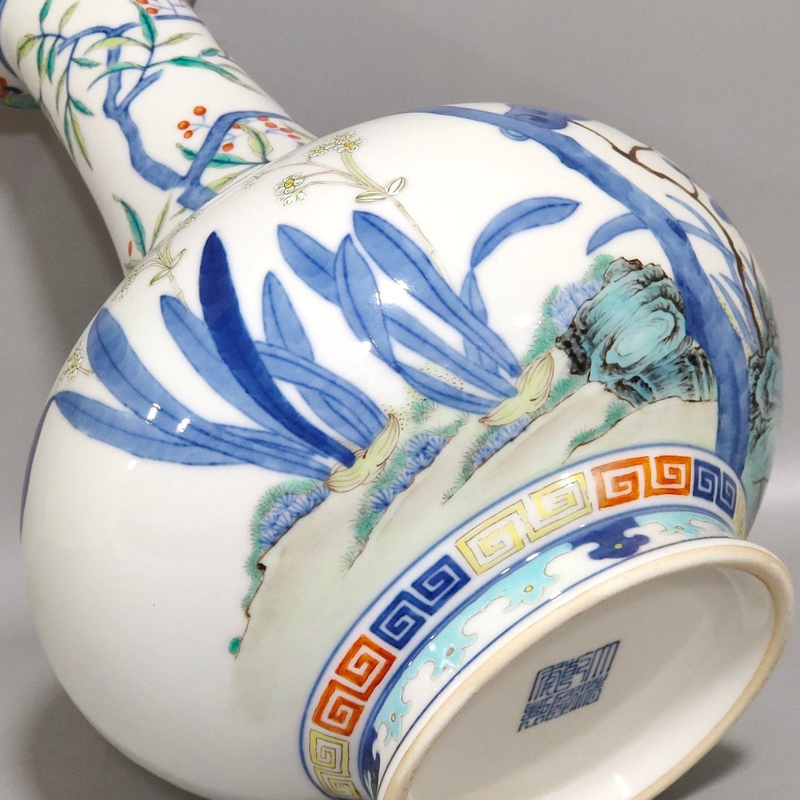 Qing Dynasty Qianlong doucai narcissus flat-bellied vase