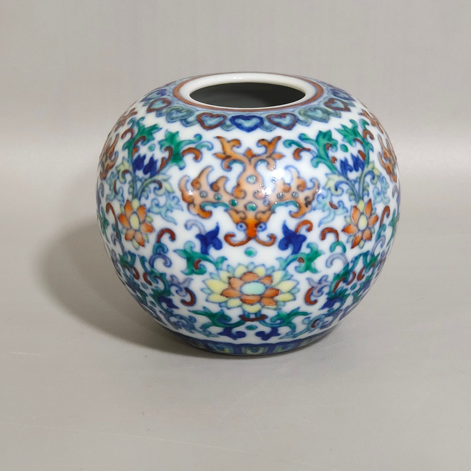Qing Dynasty Qianlong doucai Rui Lian Fu Zhi soul water bowl