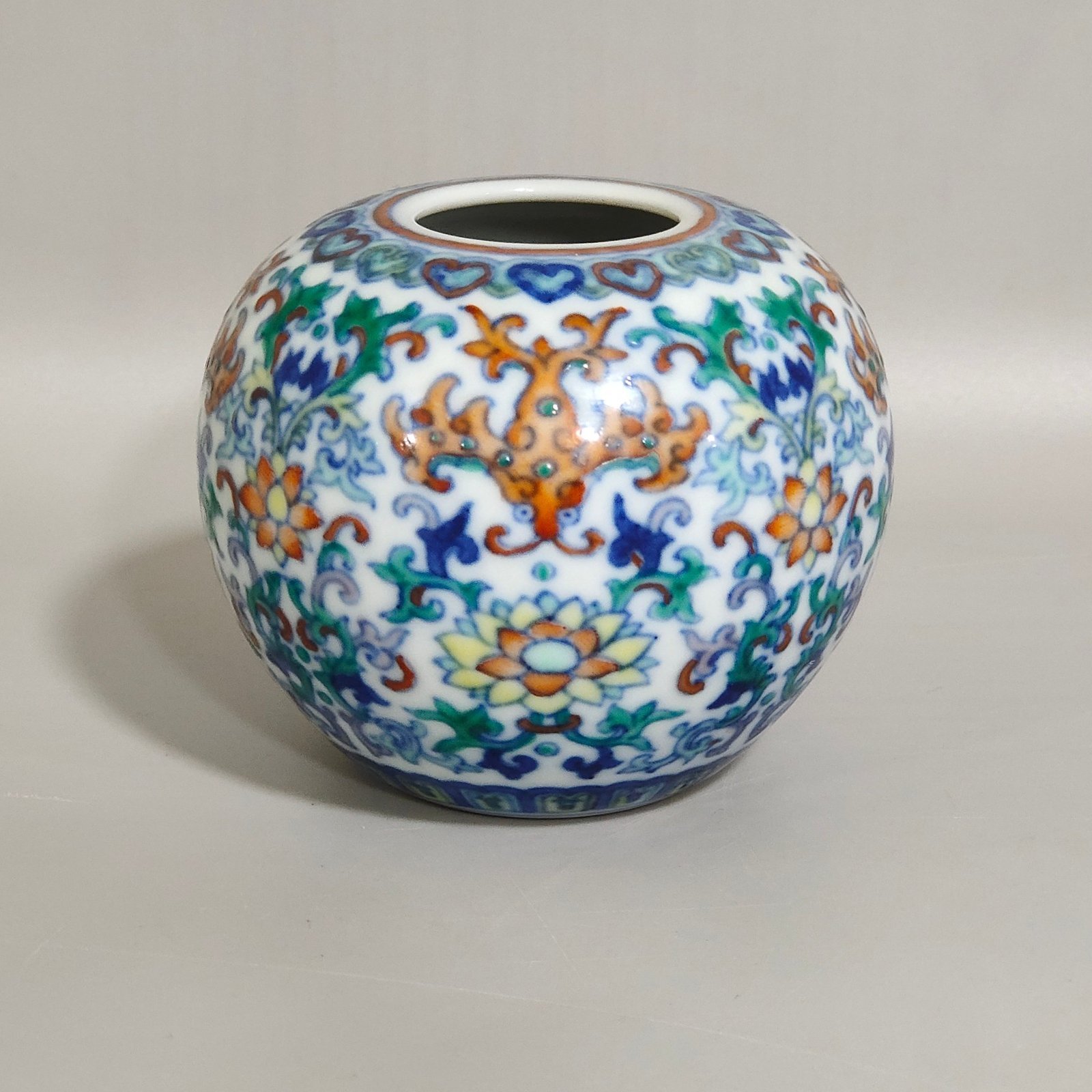 Qing Dynasty Qianlong doucai Rui Lian Fu Zhi soul water bowl