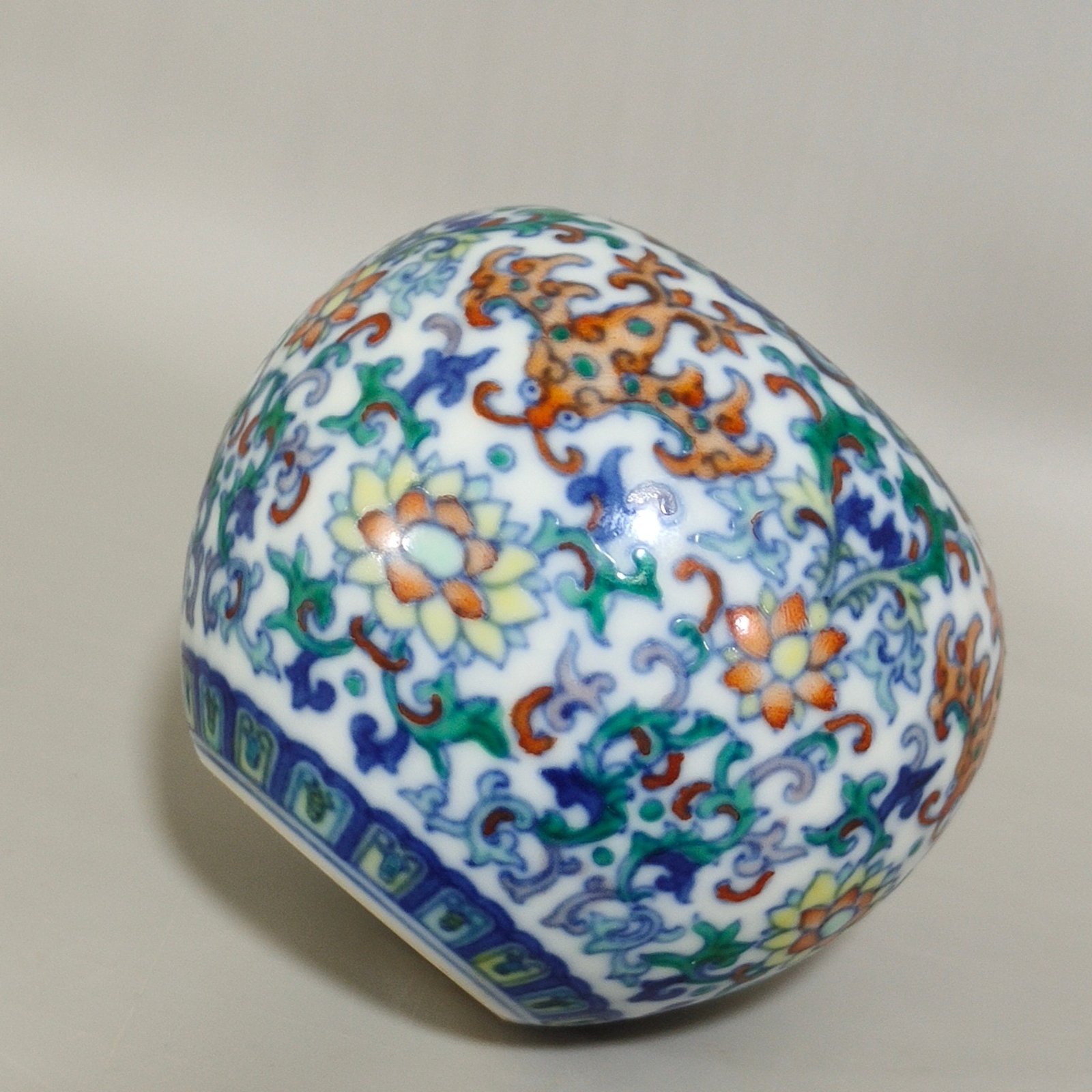 Qing Dynasty Qianlong doucai Rui Lian Fu Zhi soul water bowl