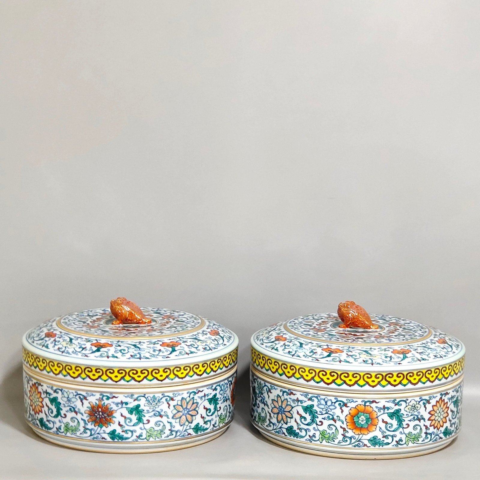Qing Dynasty Qianlong doucai lid box