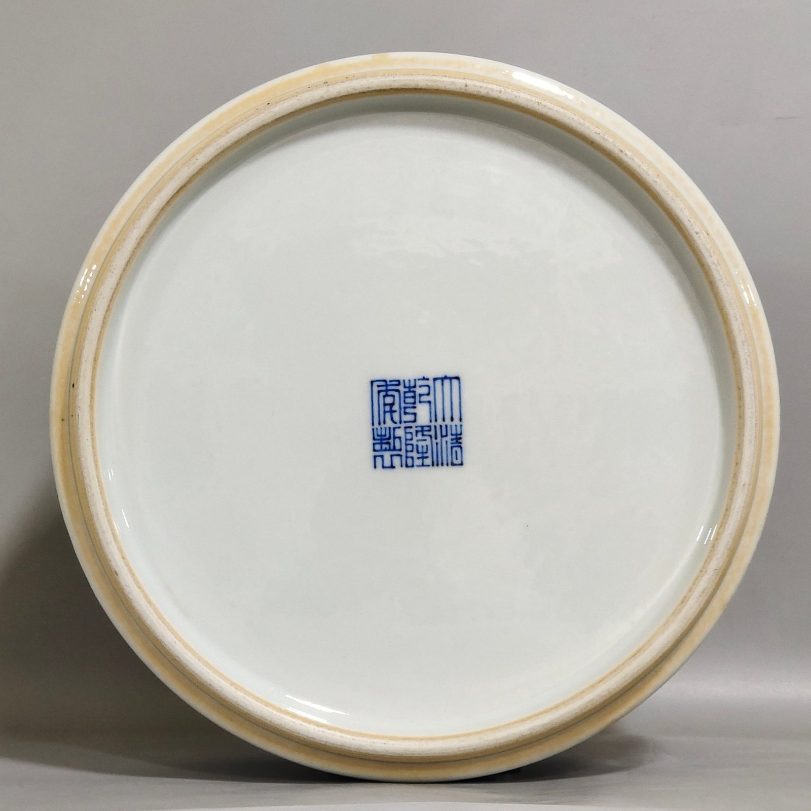 Qing Dynasty Qianlong doucai lid box