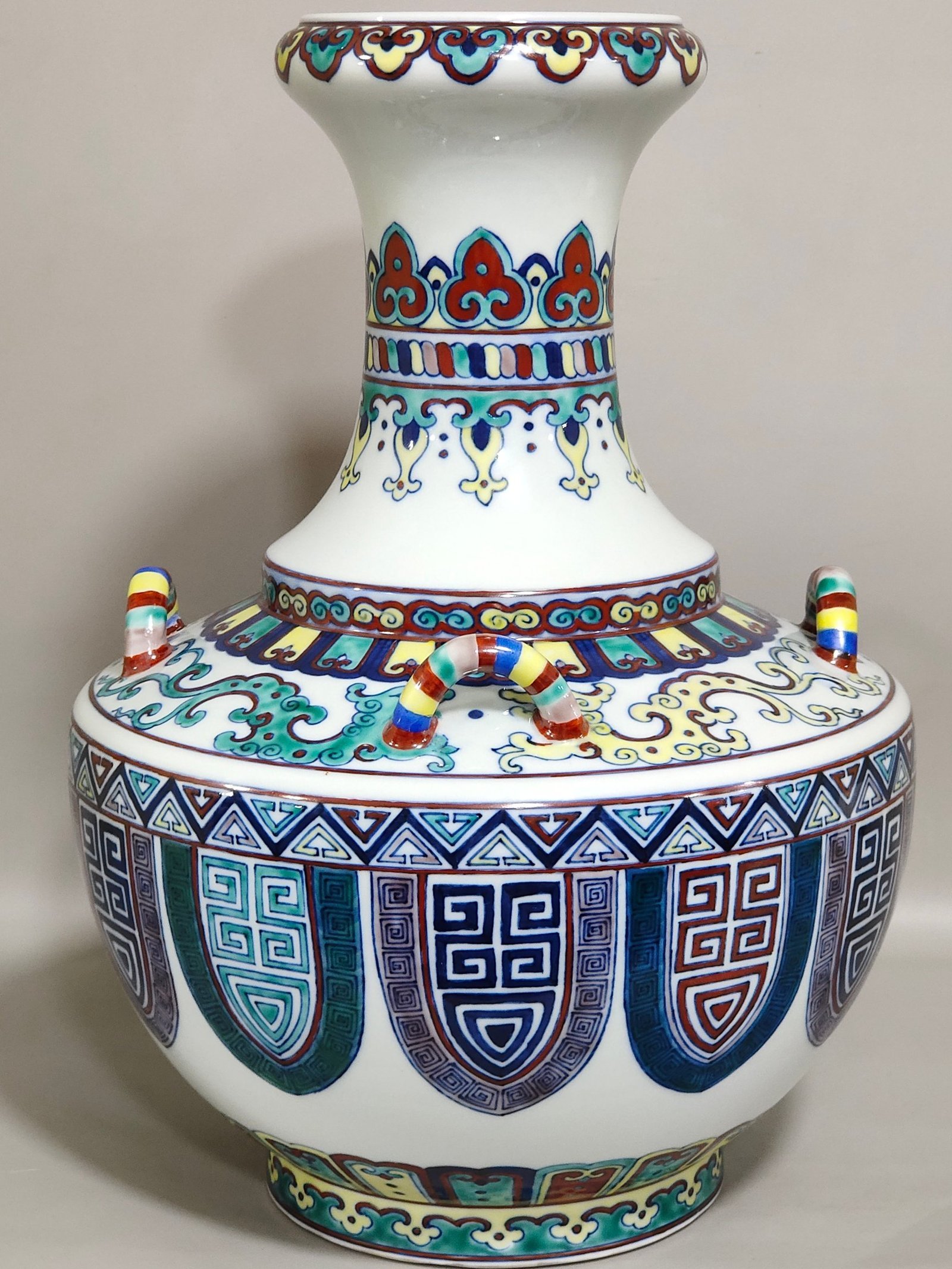 Qing Dynasty Qianlong doucai red dragon vase