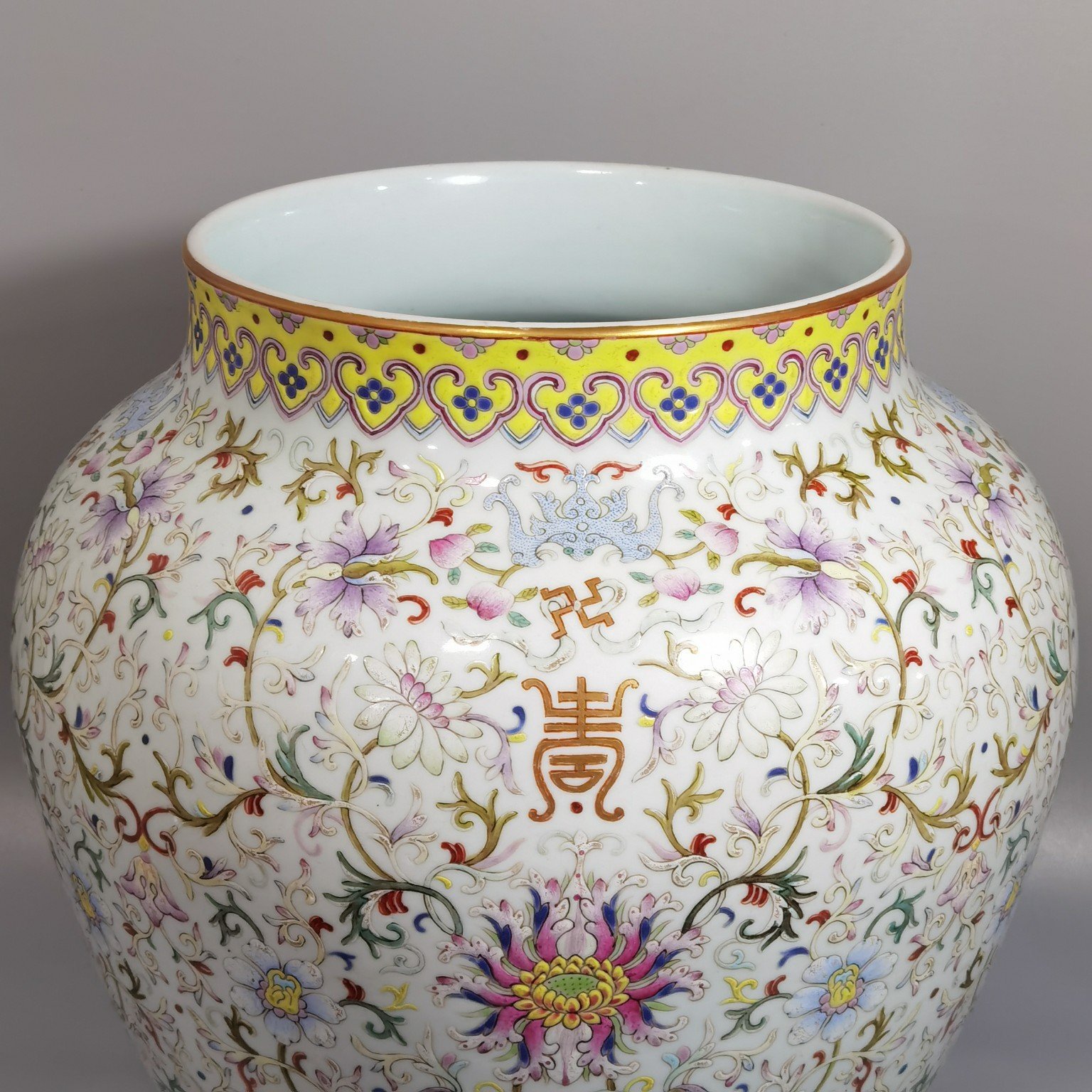 Qing Dynasty Qianlong a large-mouthed statue with pastel colors of blessings