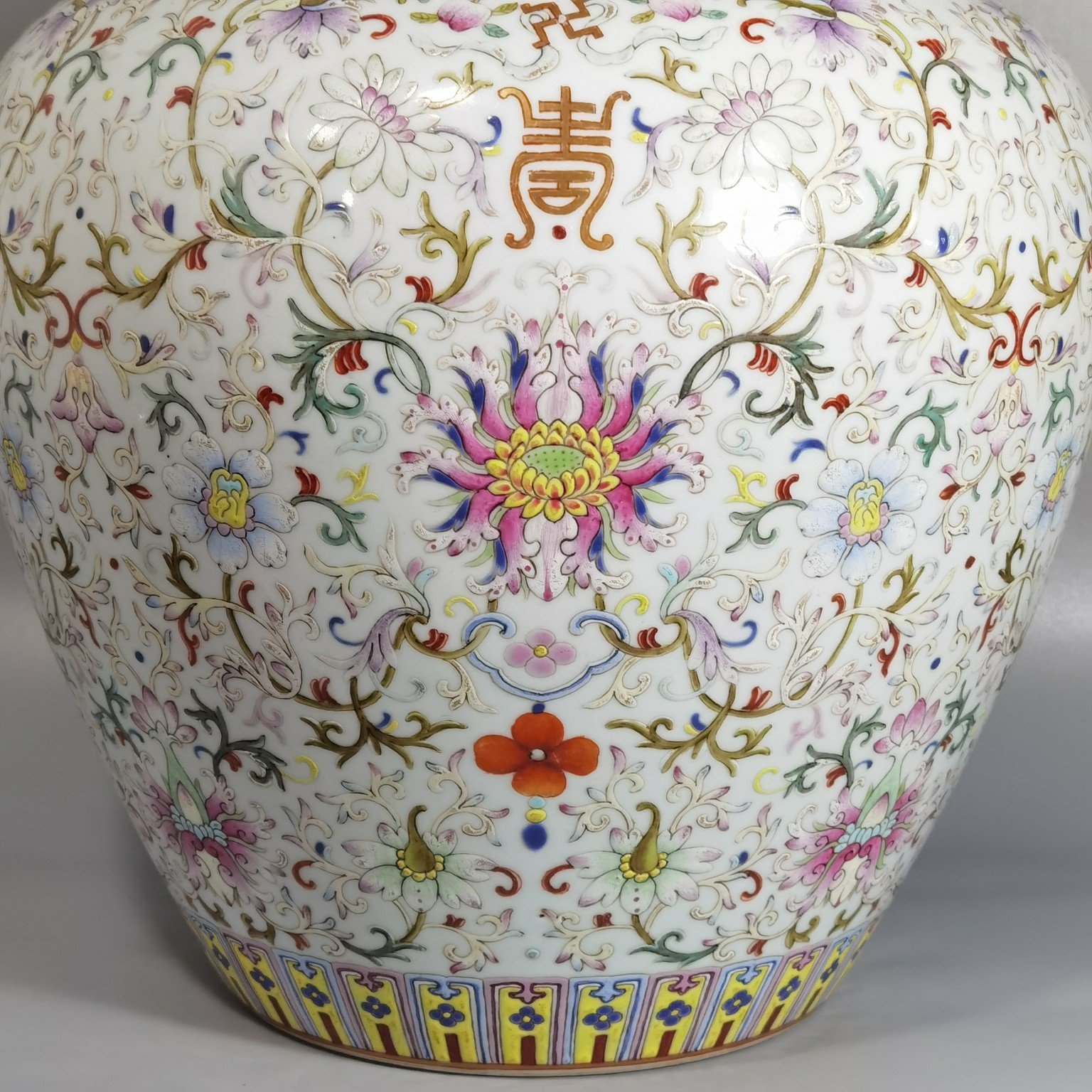 Qing Dynasty Qianlong a large-mouthed statue with pastel colors of blessings