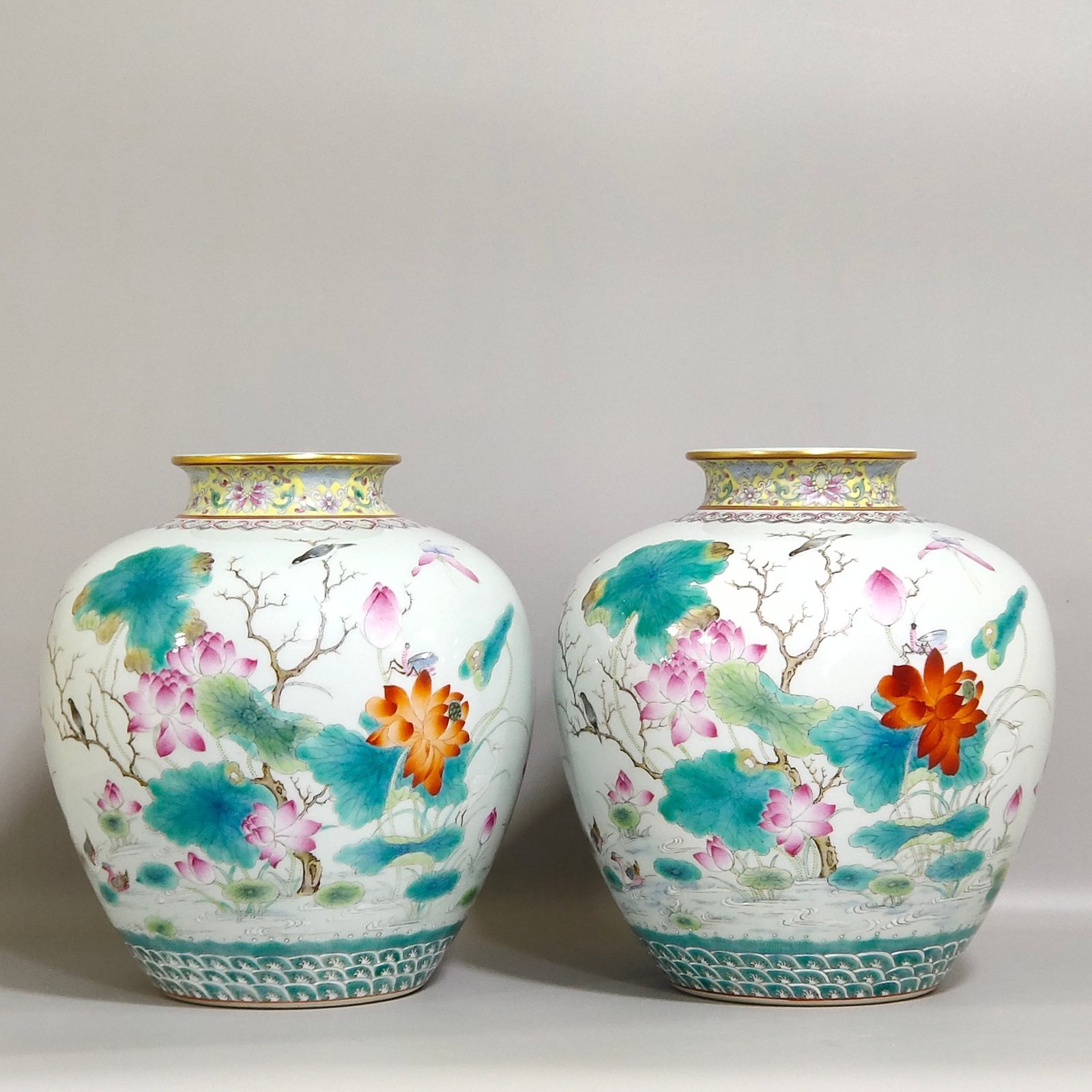 Qing Dynasty Qianlong A lotus pond erotic jar