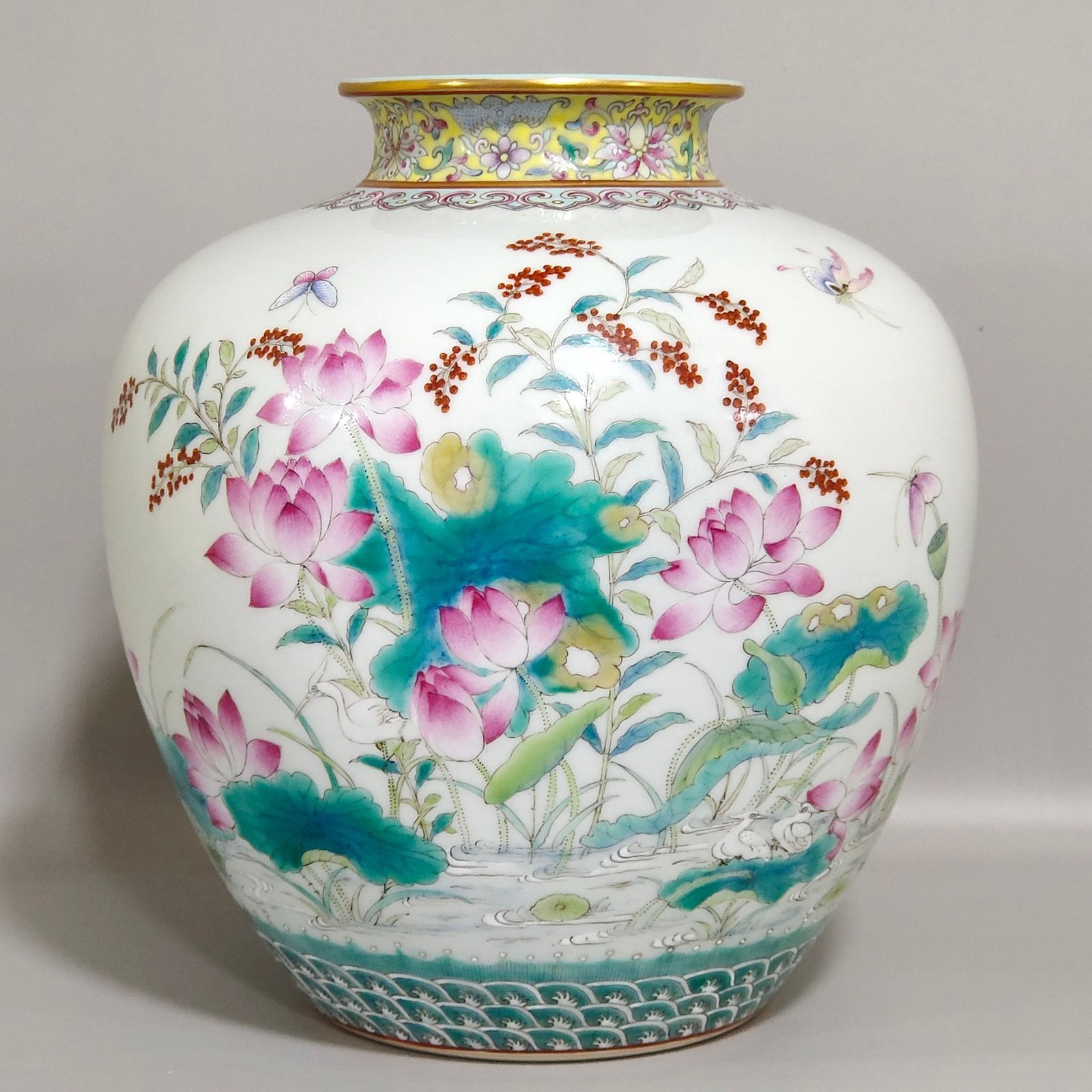 Qing Dynasty Qianlong A lotus pond erotic jar