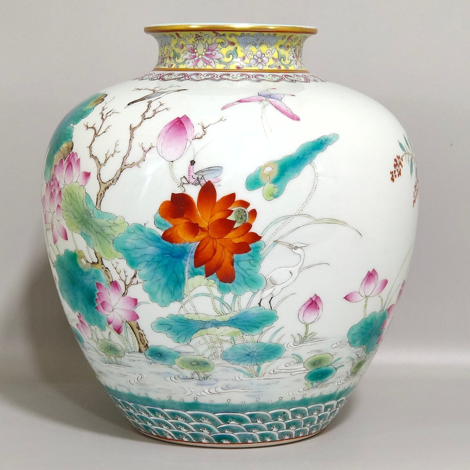 Qing Dynasty Qianlong A lotus pond erotic jar