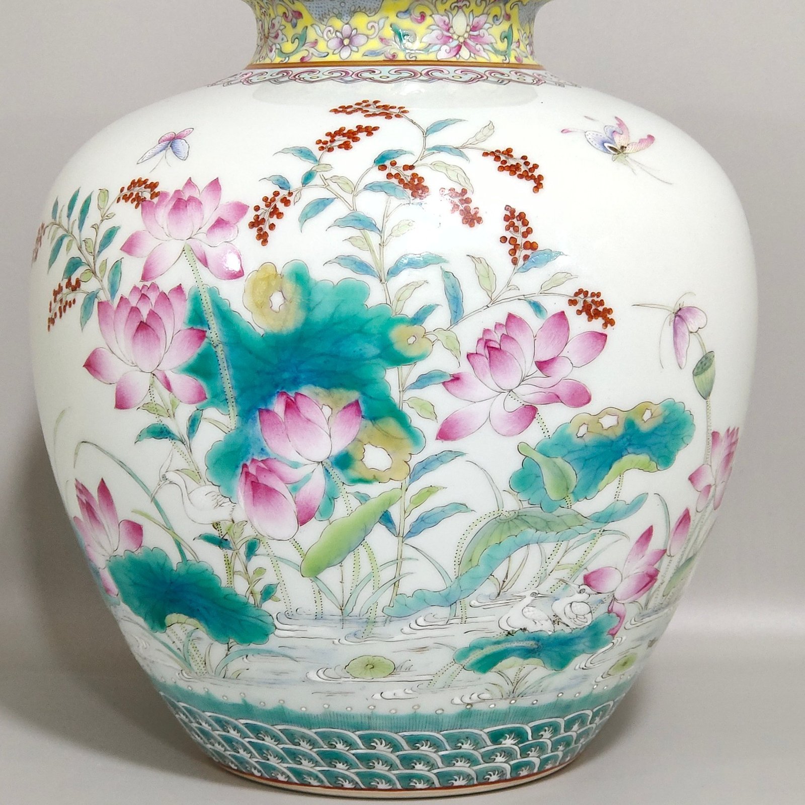 Qing Dynasty Qianlong A lotus pond erotic jar