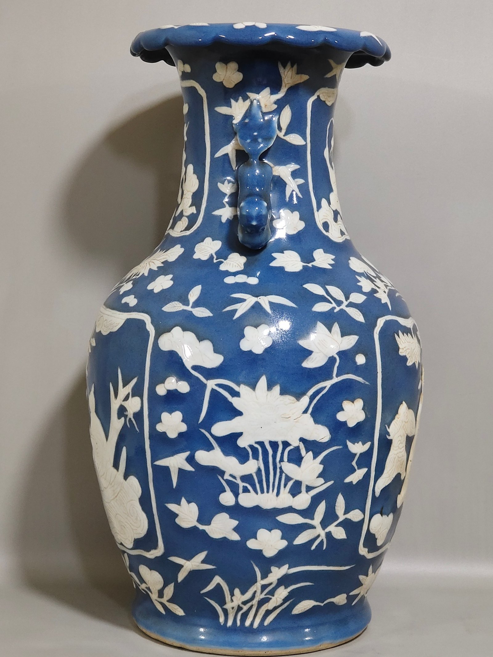 Qing Dynasty Qianlong A blue-glazed white amphora
