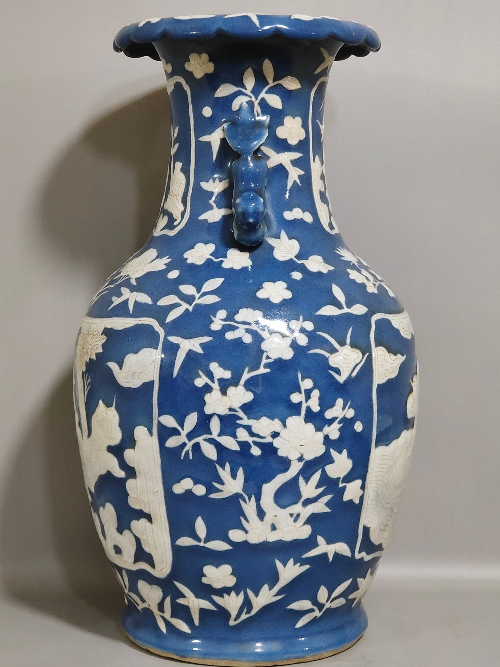 Qing Dynasty Qianlong A blue-glazed white amphora