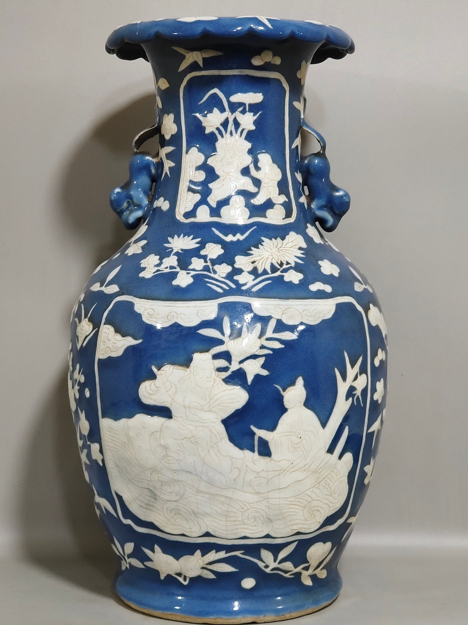 Qing Dynasty Qianlong A blue-glazed white amphora