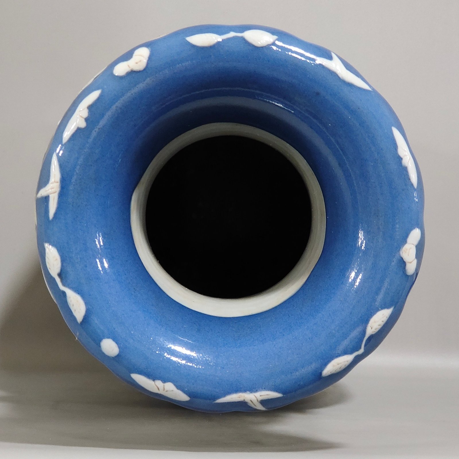 Qing Dynasty Qianlong A blue-glazed white amphora