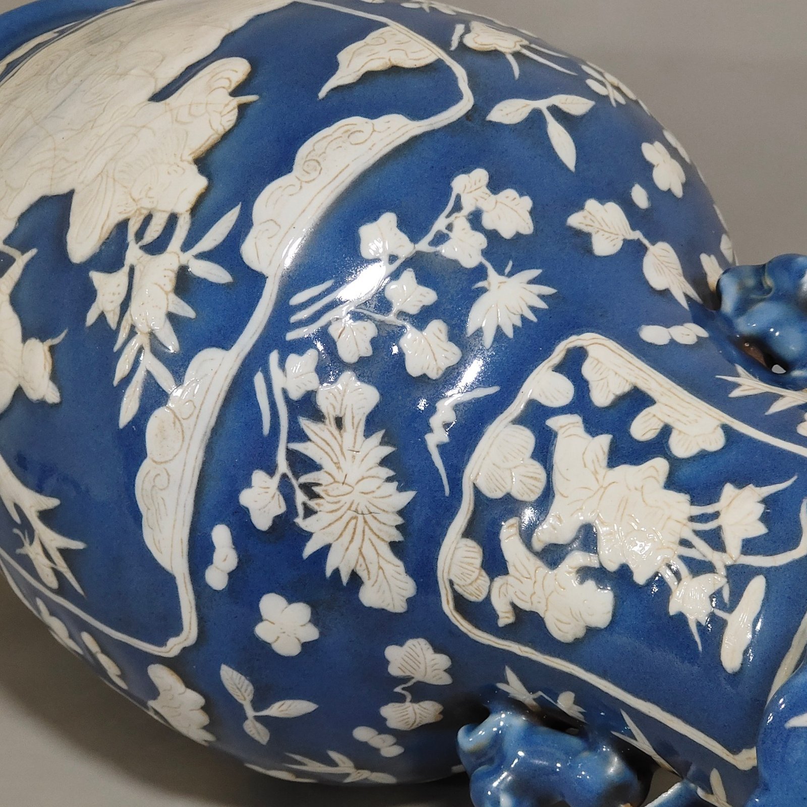 Qing Dynasty Qianlong A blue-glazed white amphora