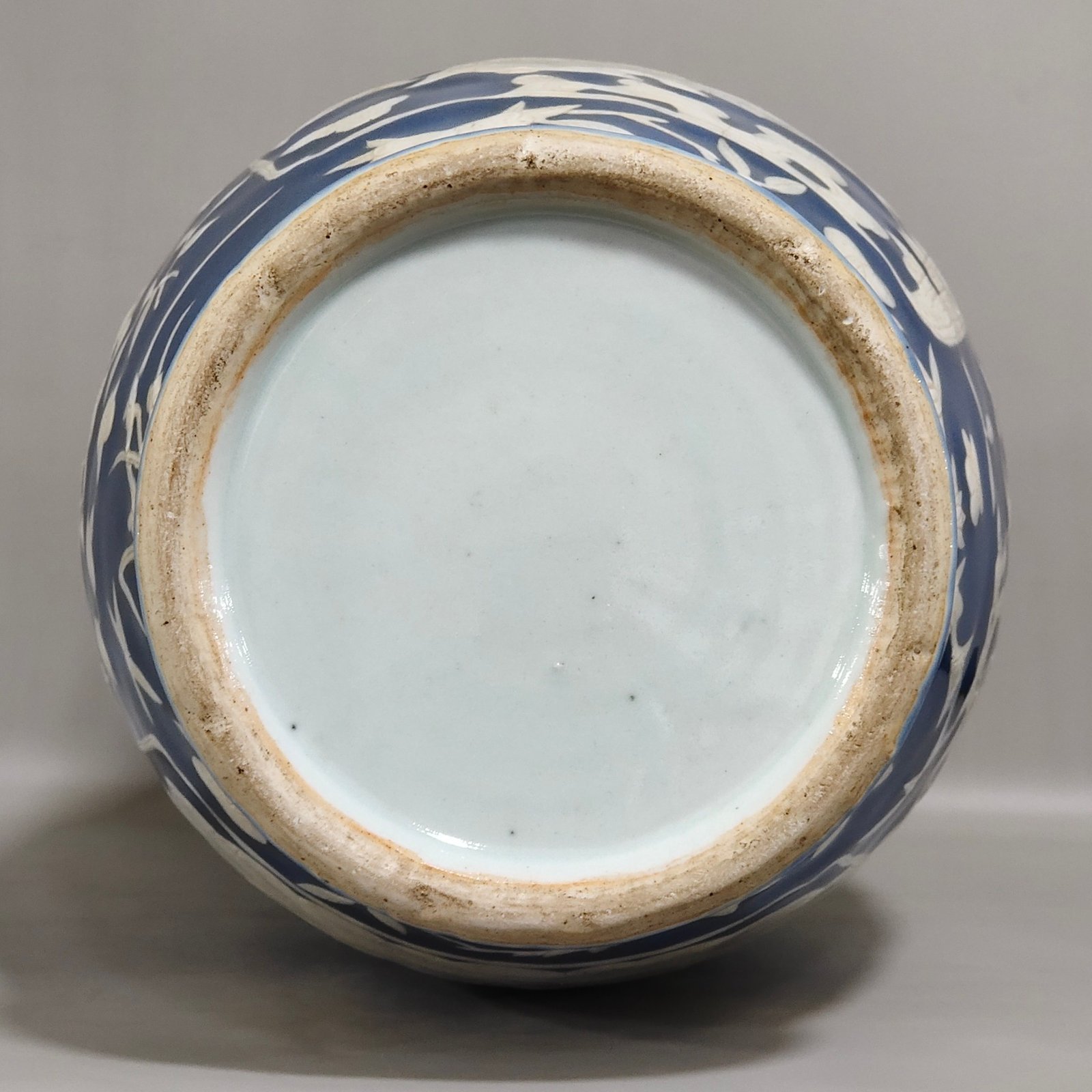 Qing Dynasty Qianlong A blue-glazed white amphora