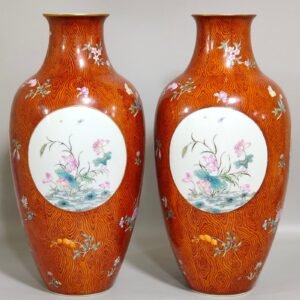 Qing Dynasty Qianlong wood grain glazed window flower vase