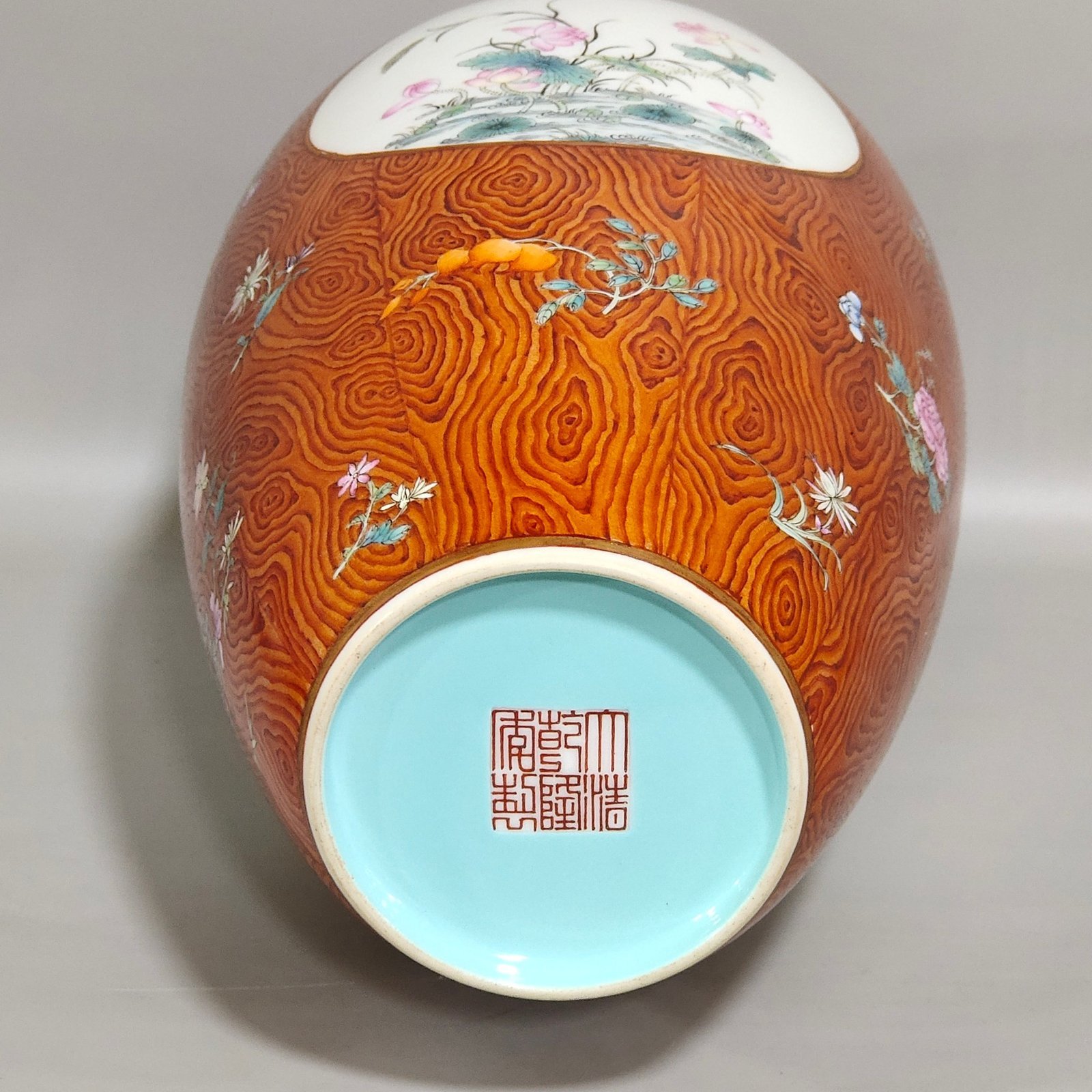 Qing Dynasty Qianlong wood grain glazed window flower vase