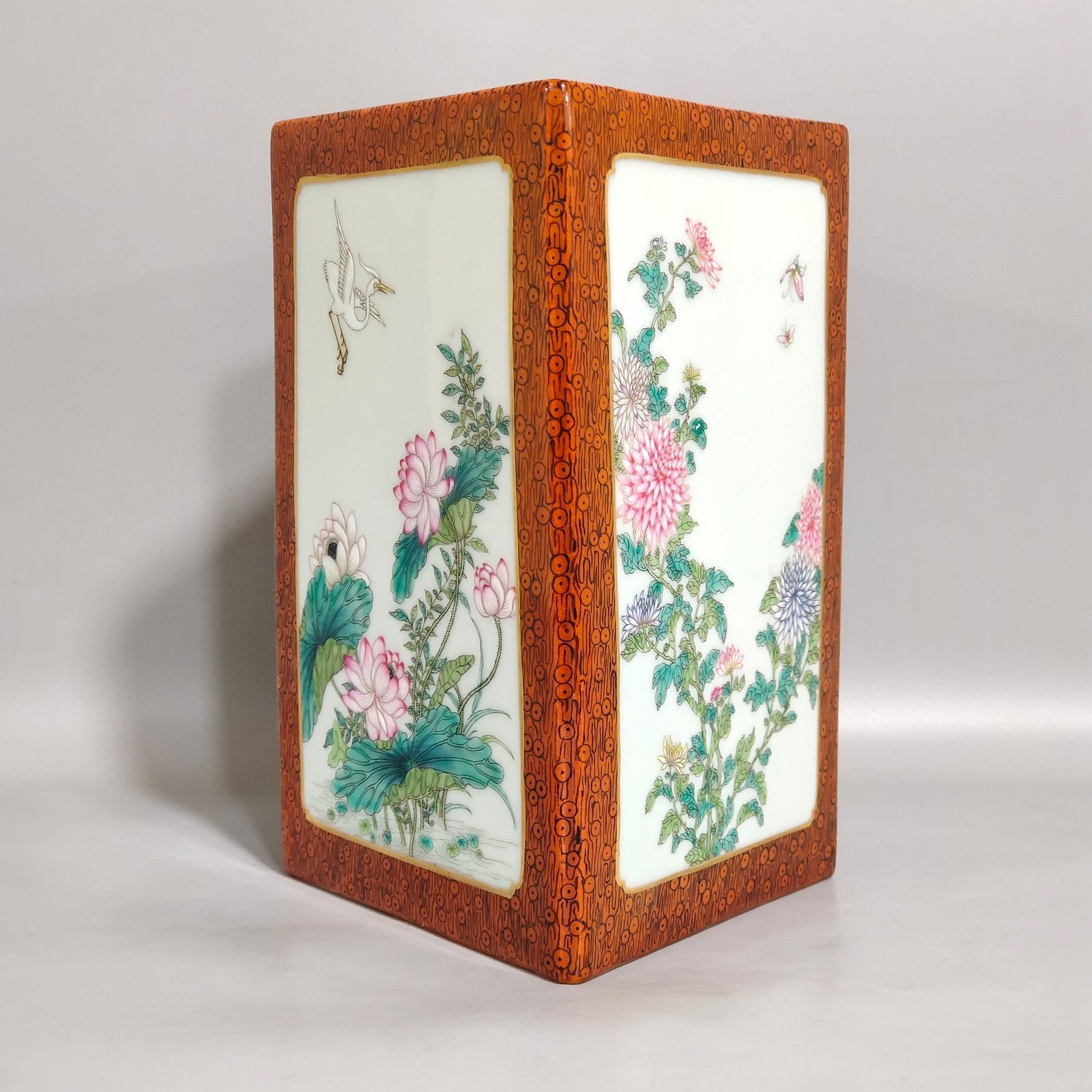 Qing Dynasty Qianlong wood grain glazed prismatic flower and bird pen holder