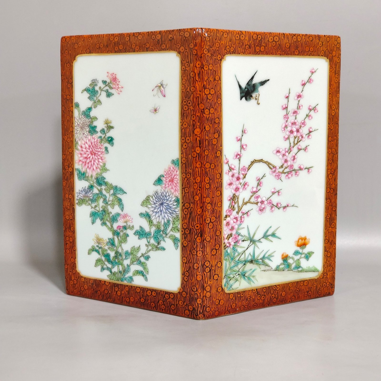 Qing Dynasty Qianlong wood grain glazed prismatic flower and bird pen holder