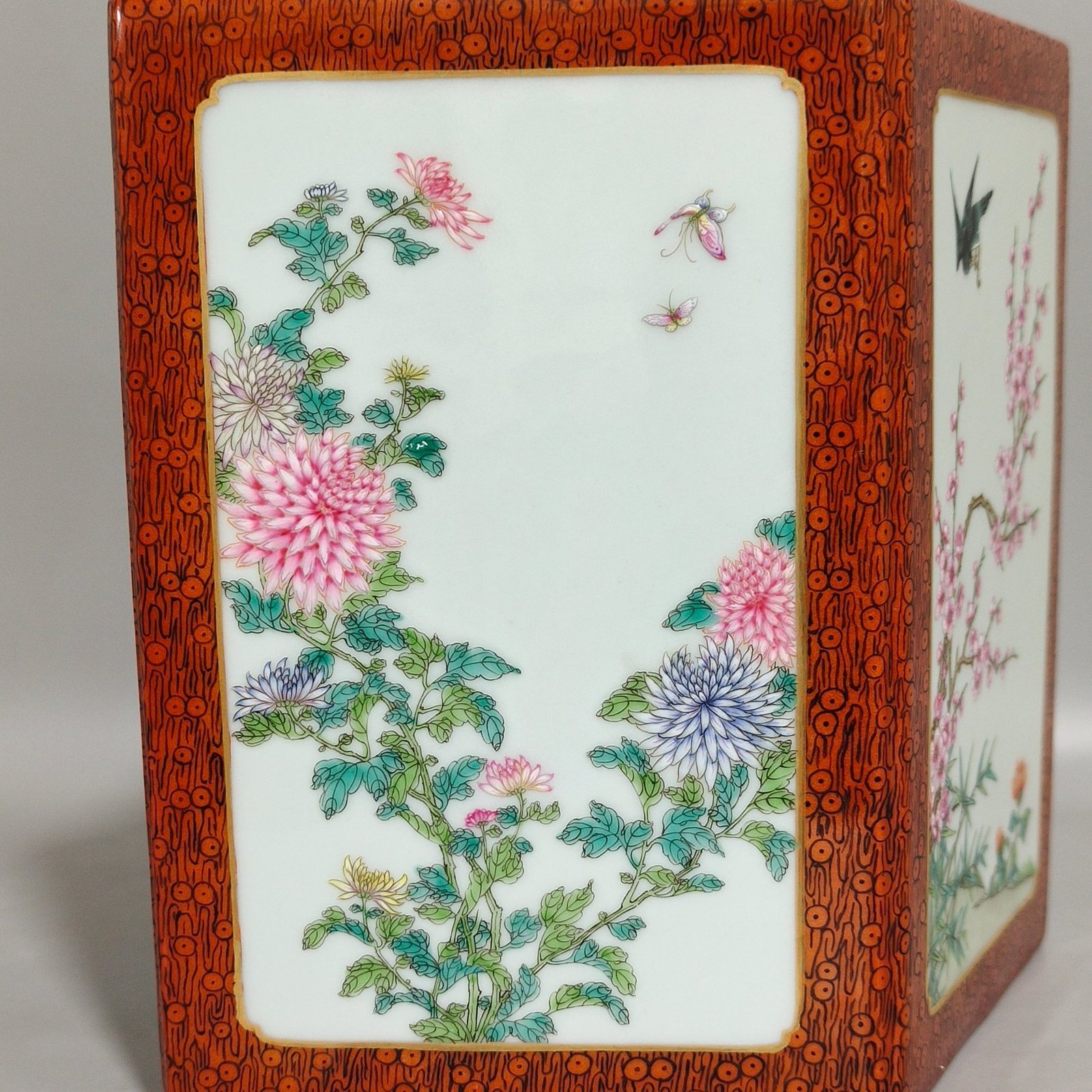 Qing Dynasty Qianlong wood grain glazed prismatic flower and bird pen holder