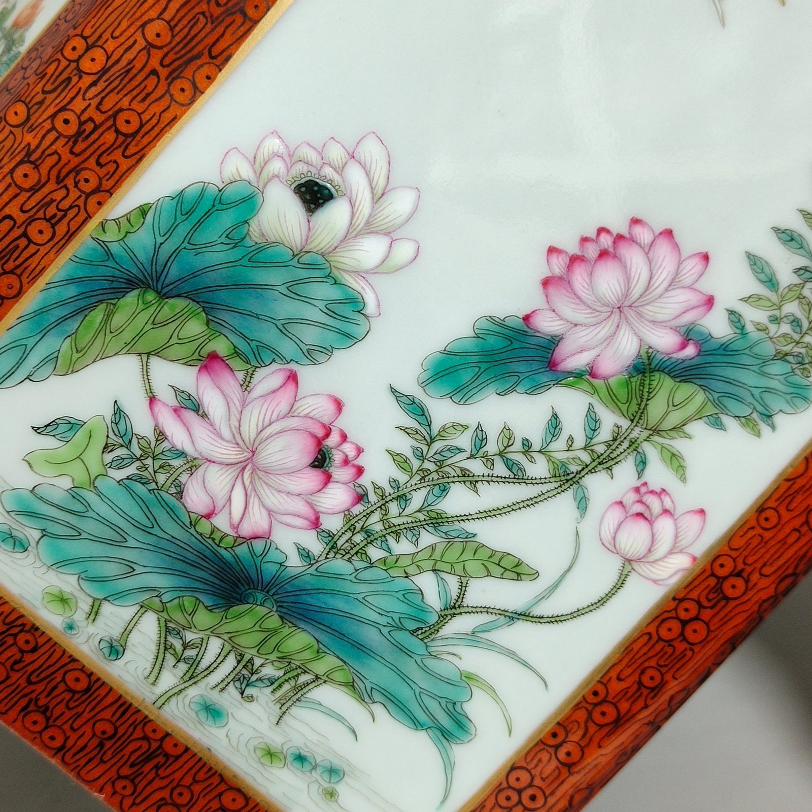 Qing Dynasty Qianlong wood grain glazed prismatic flower and bird pen holder