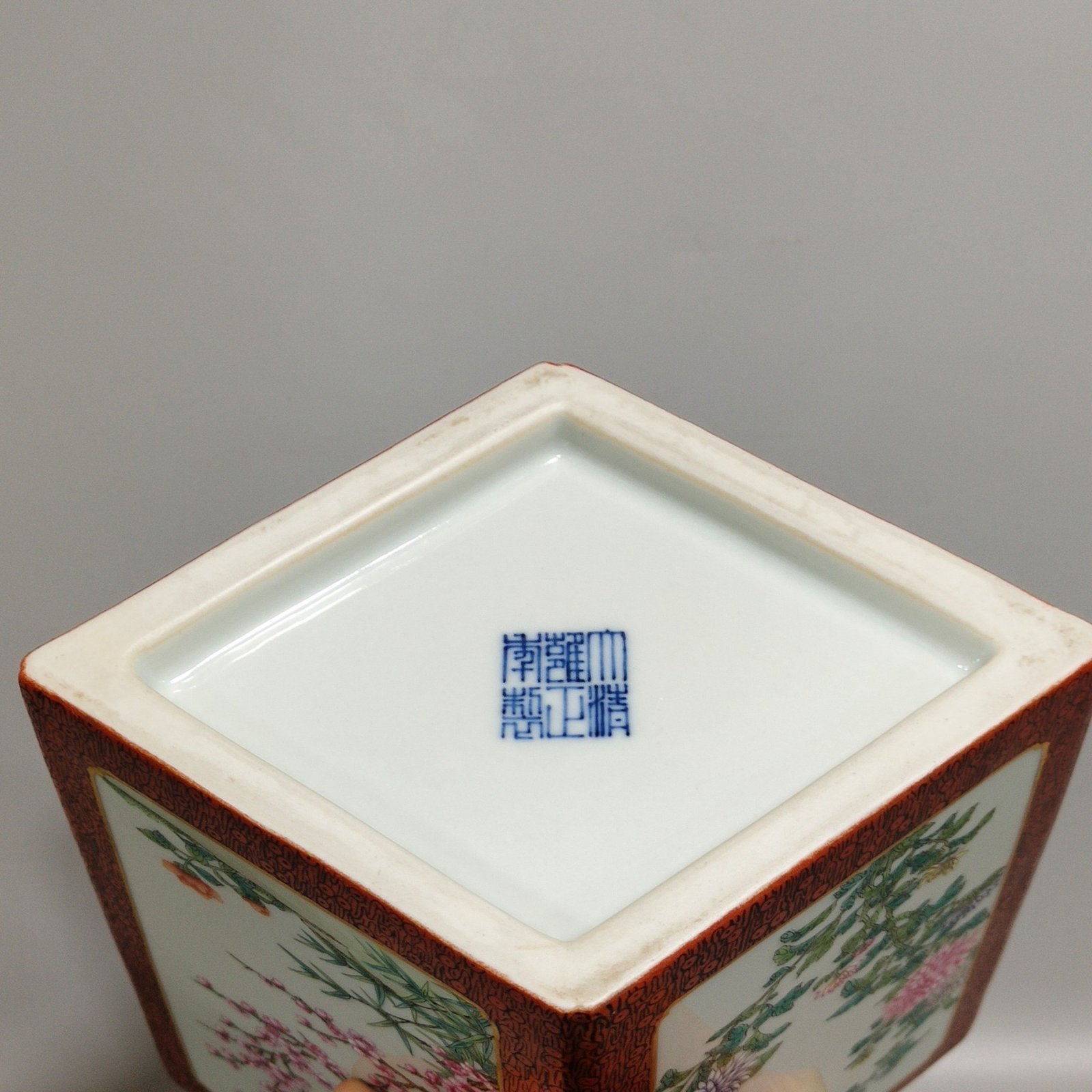 Qing Dynasty Qianlong wood grain glazed prismatic flower and bird pen holder