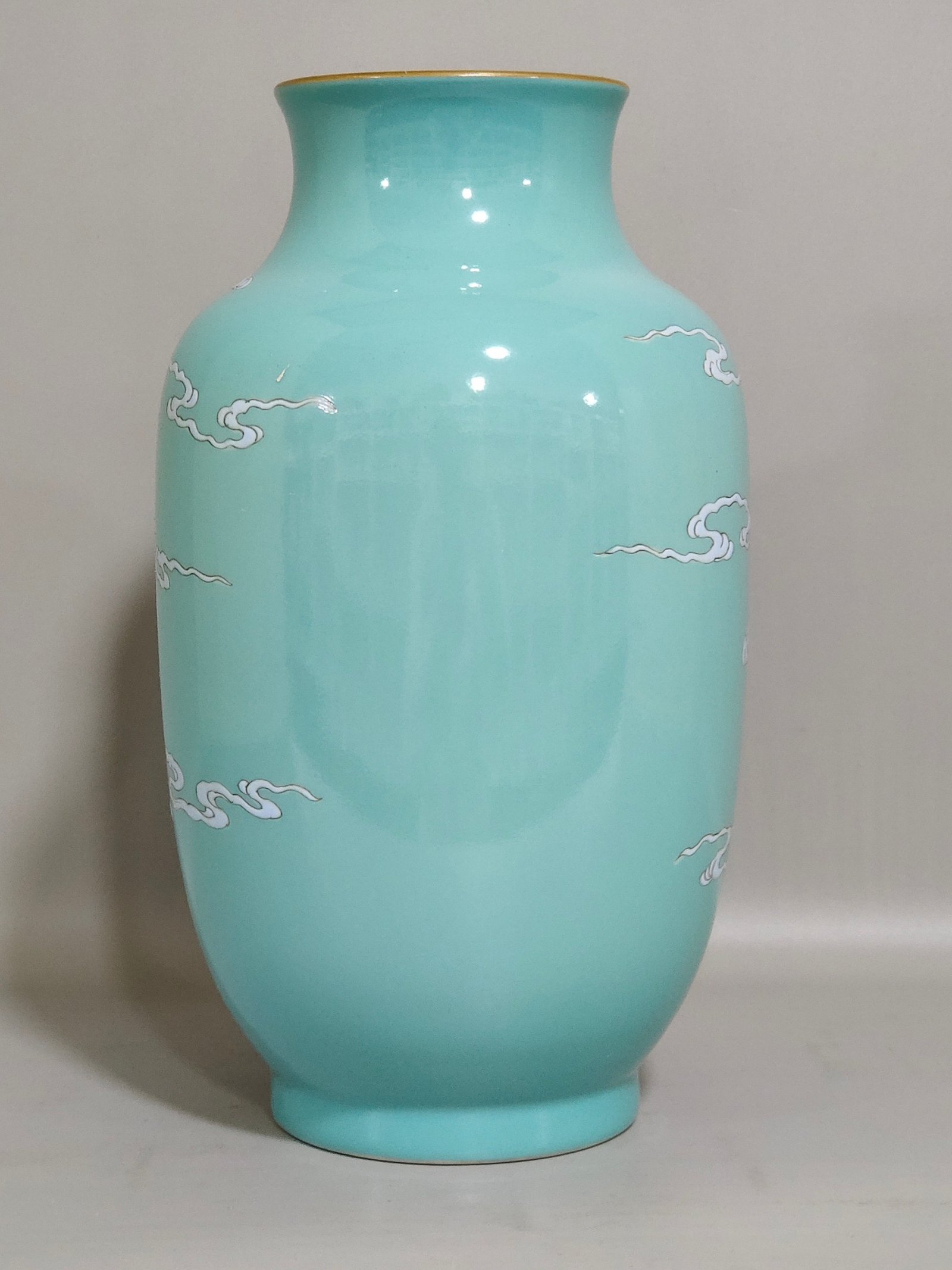Qing Dynasty Qianlong turquoise green character story lantern vase