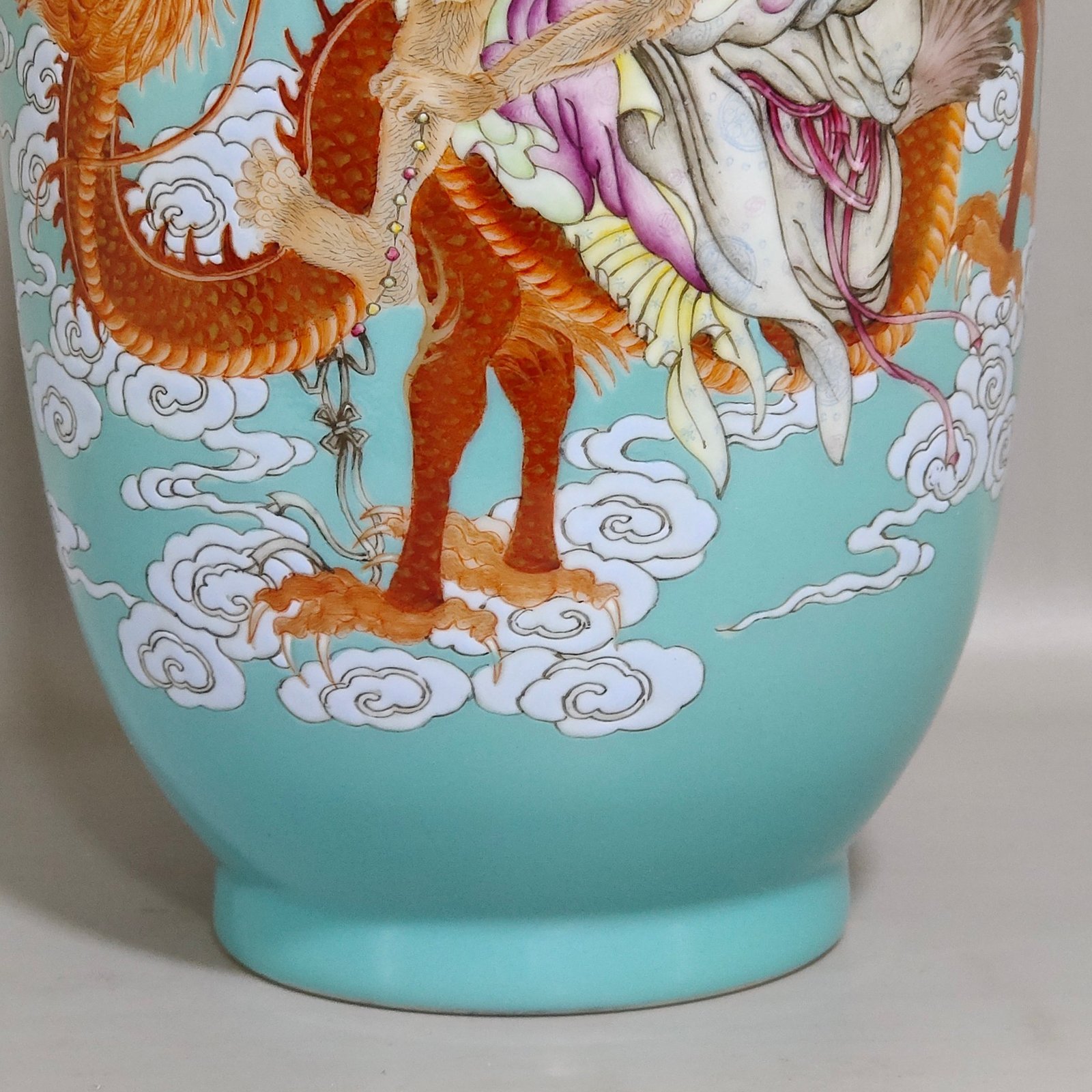 Qing Dynasty Qianlong turquoise green character story lantern vase