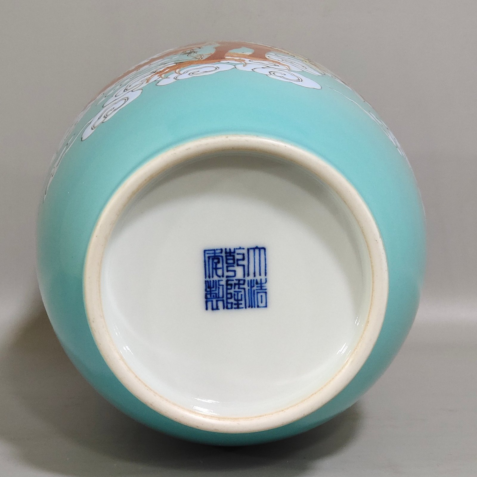 Qing Dynasty Qianlong turquoise green character story lantern vase