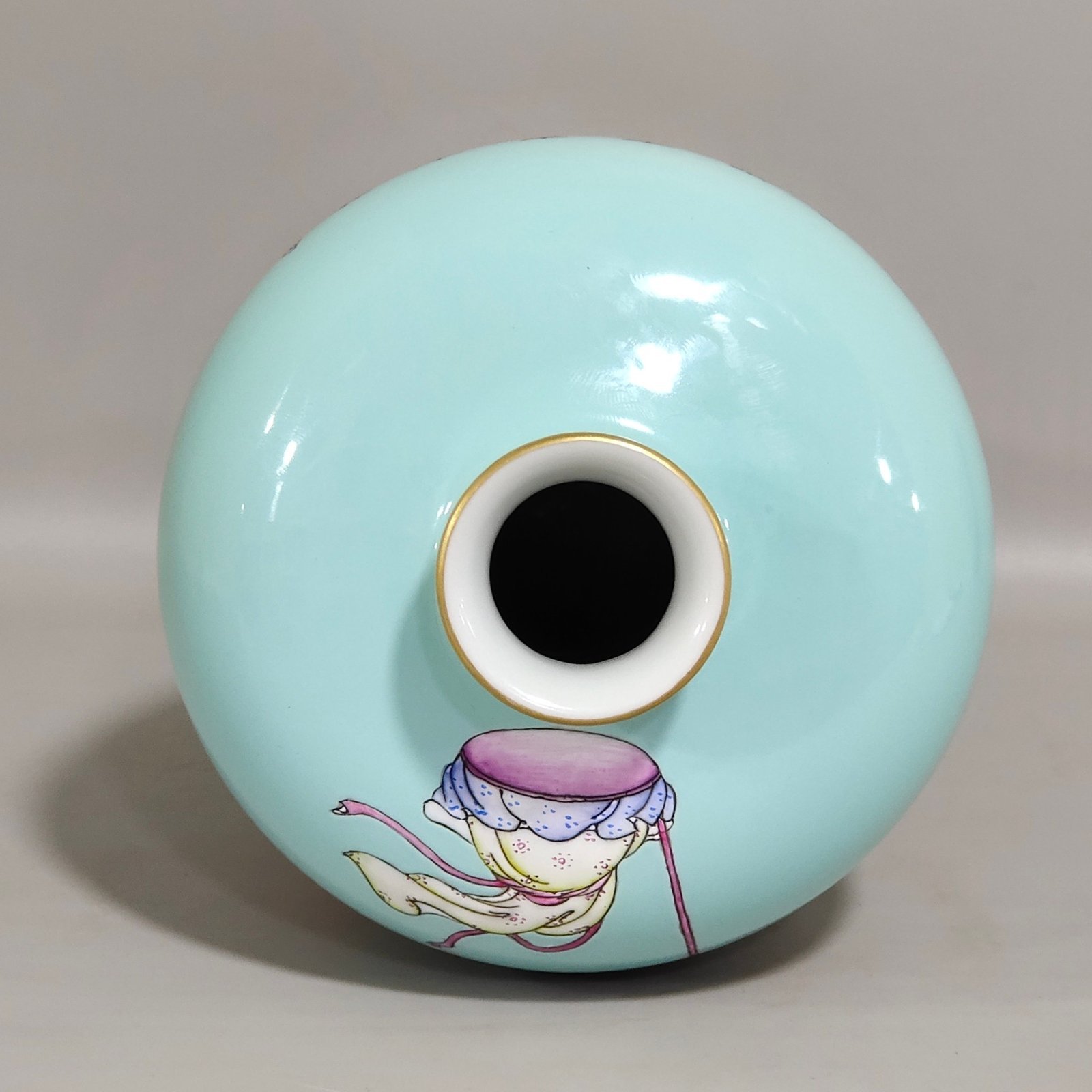 Qing Dynasty Qianlong turquoise green character story poem plum vase