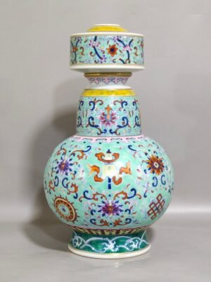 Qing Dynasty Qianlong turquoise green eight-treasure spray bottle