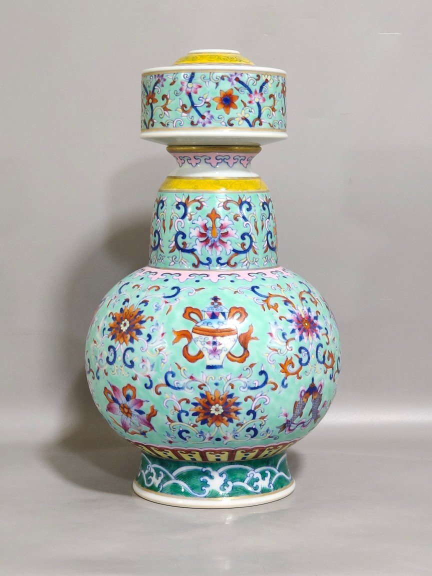 Qing Dynasty Qianlong turquoise green eight-treasure spray bottle