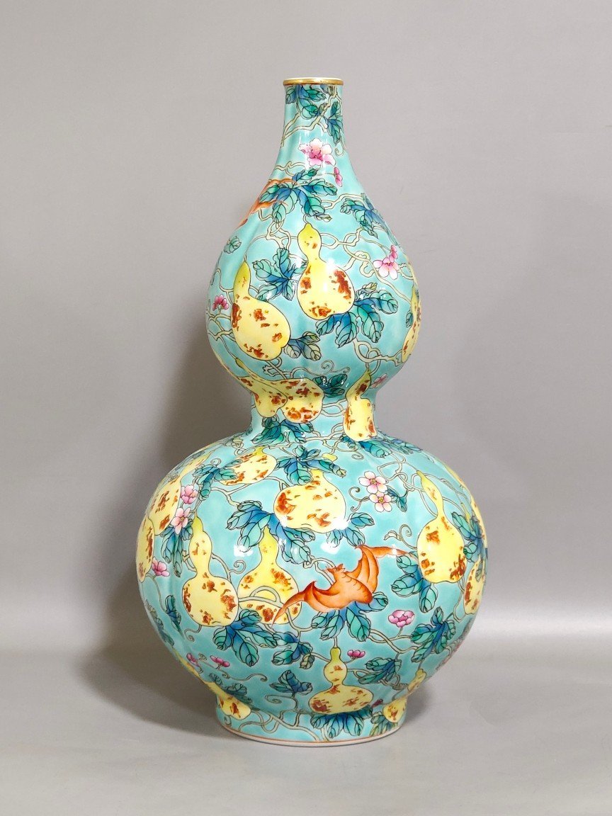 Qing Dynasty Qianlong turquoise green gourd vase