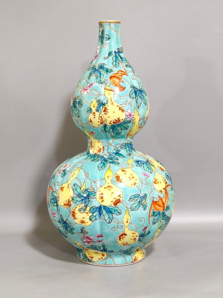 Qing Dynasty Qianlong turquoise green gourd vase