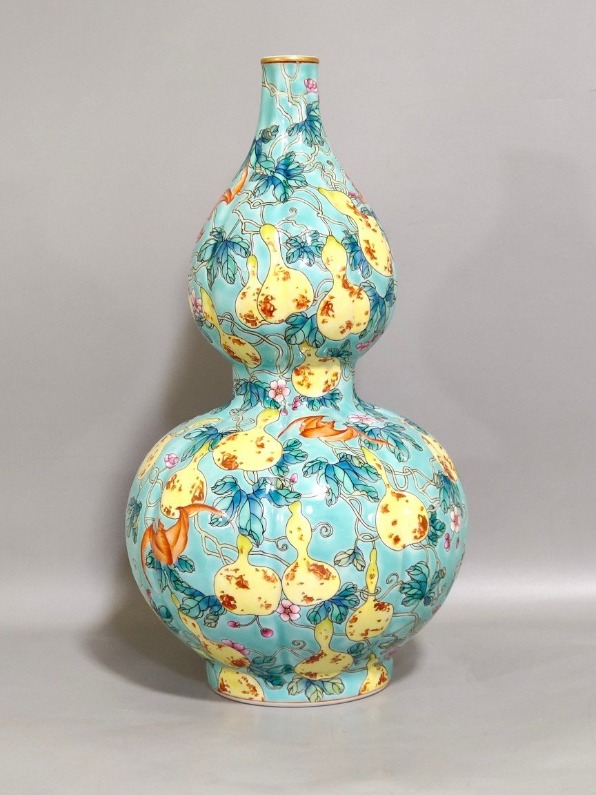 Qing Dynasty Qianlong turquoise green gourd vase