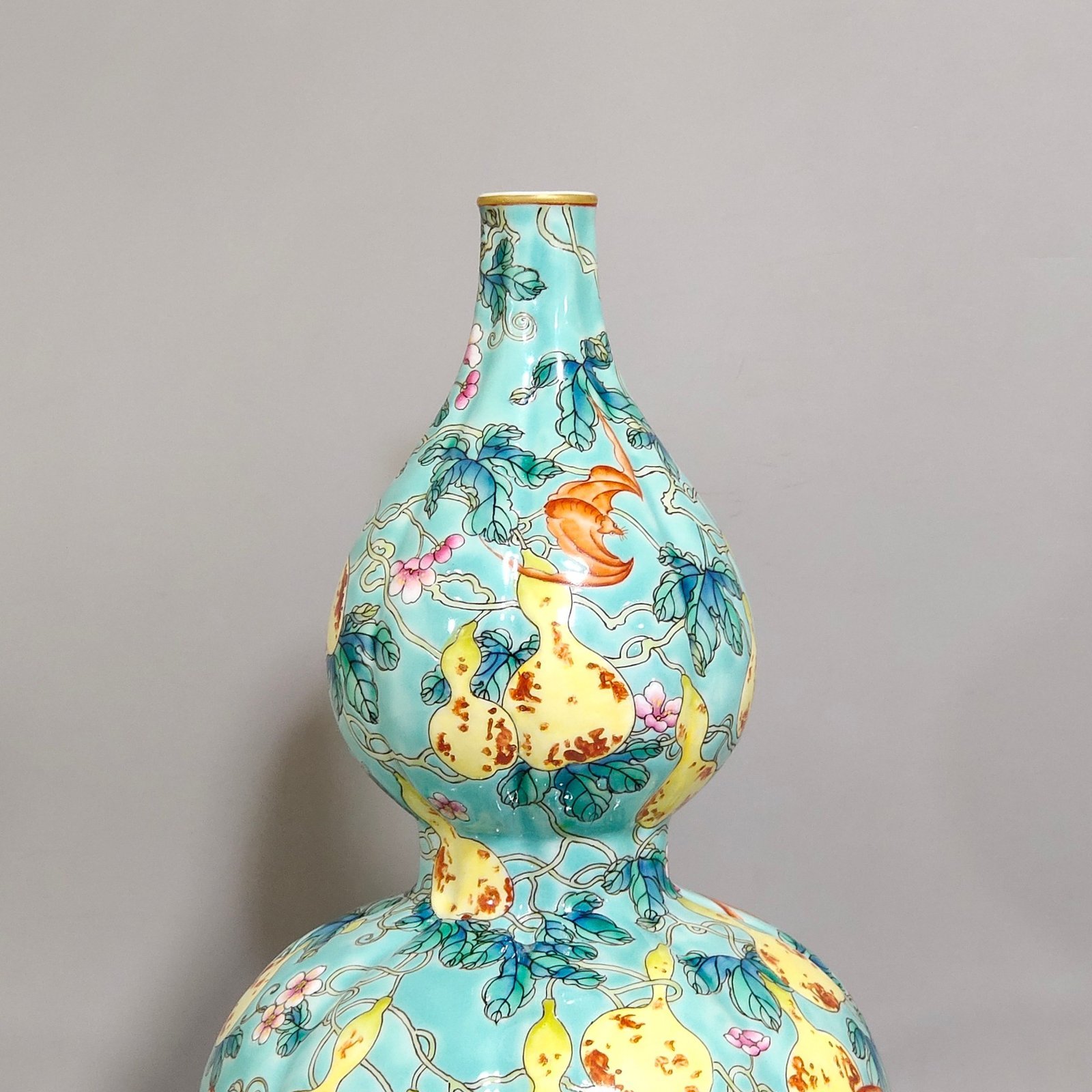 Qing Dynasty Qianlong turquoise green gourd vase