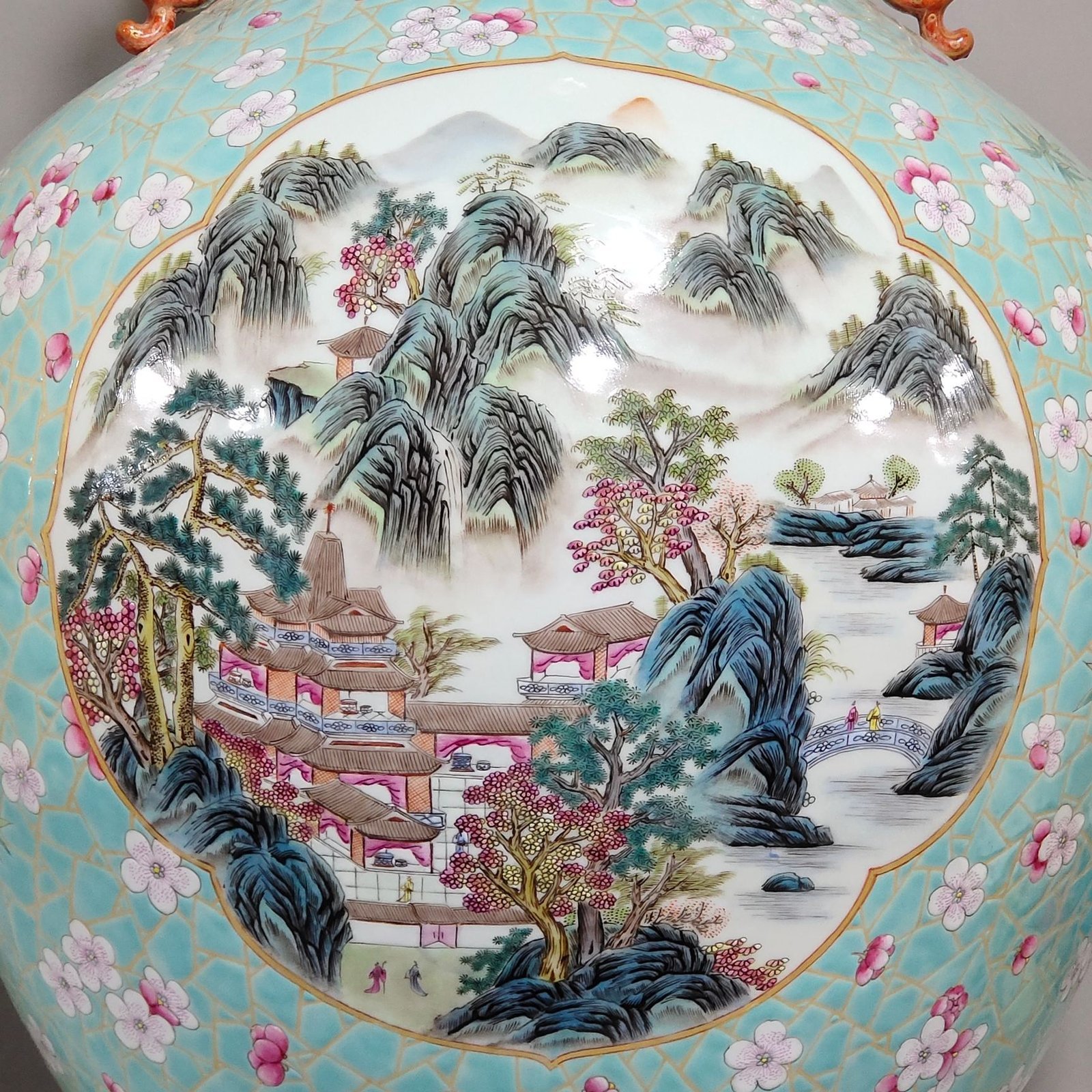 Qing Dynasty Qianlong A large turquoise green landscape amphora