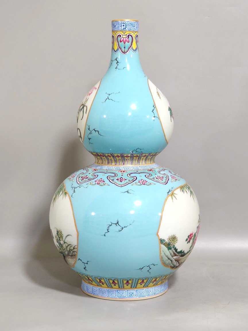 Qing Dynasty Qianlong turquoise green window flower and bird gourd vase