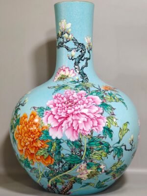Qing Dynasty Qianlong turquoise green peeled peony flower blooming wealth celestial vase