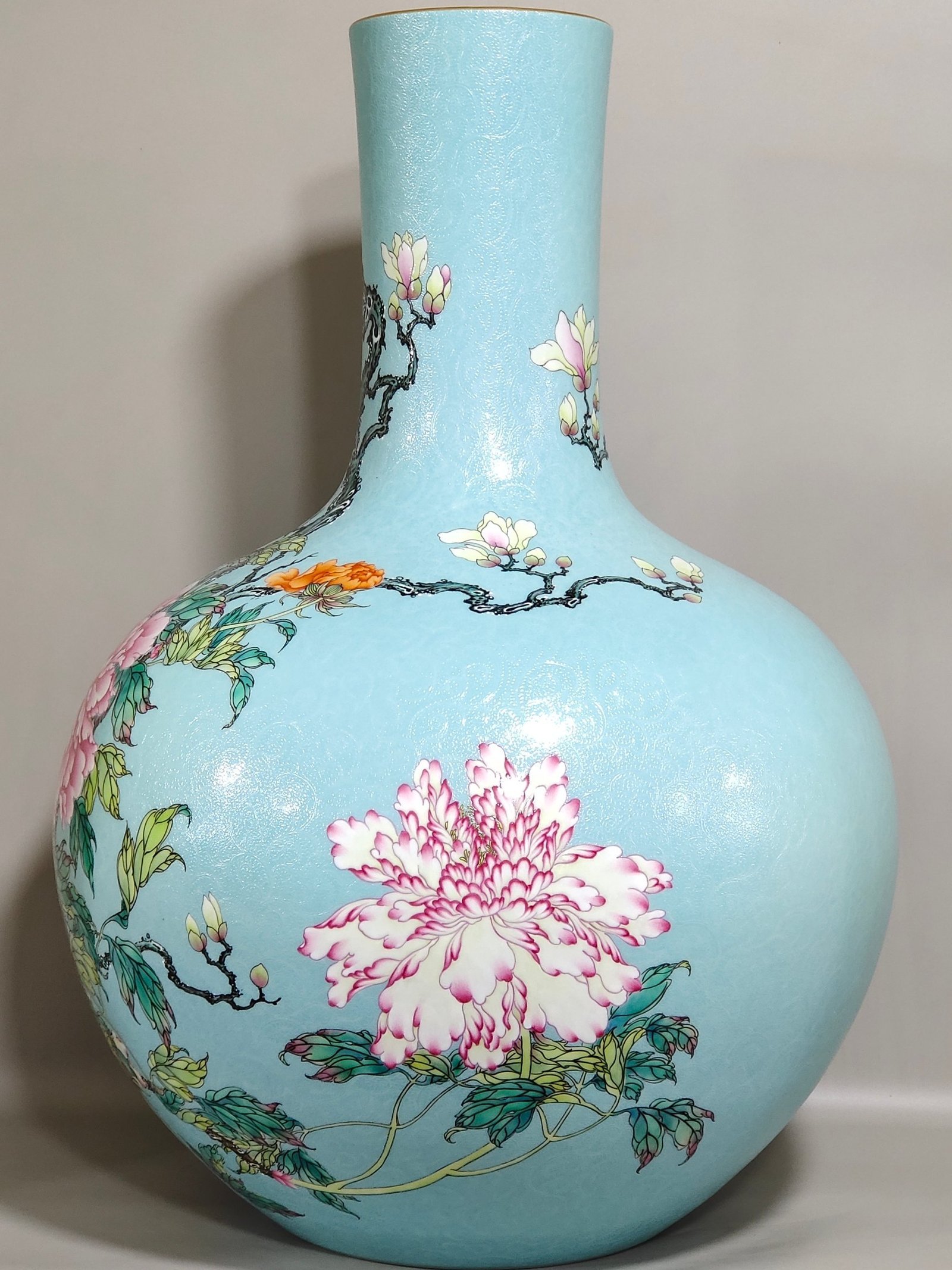 Qing Dynasty Qianlong turquoise green peeled peony flower blooming wealth celestial vase