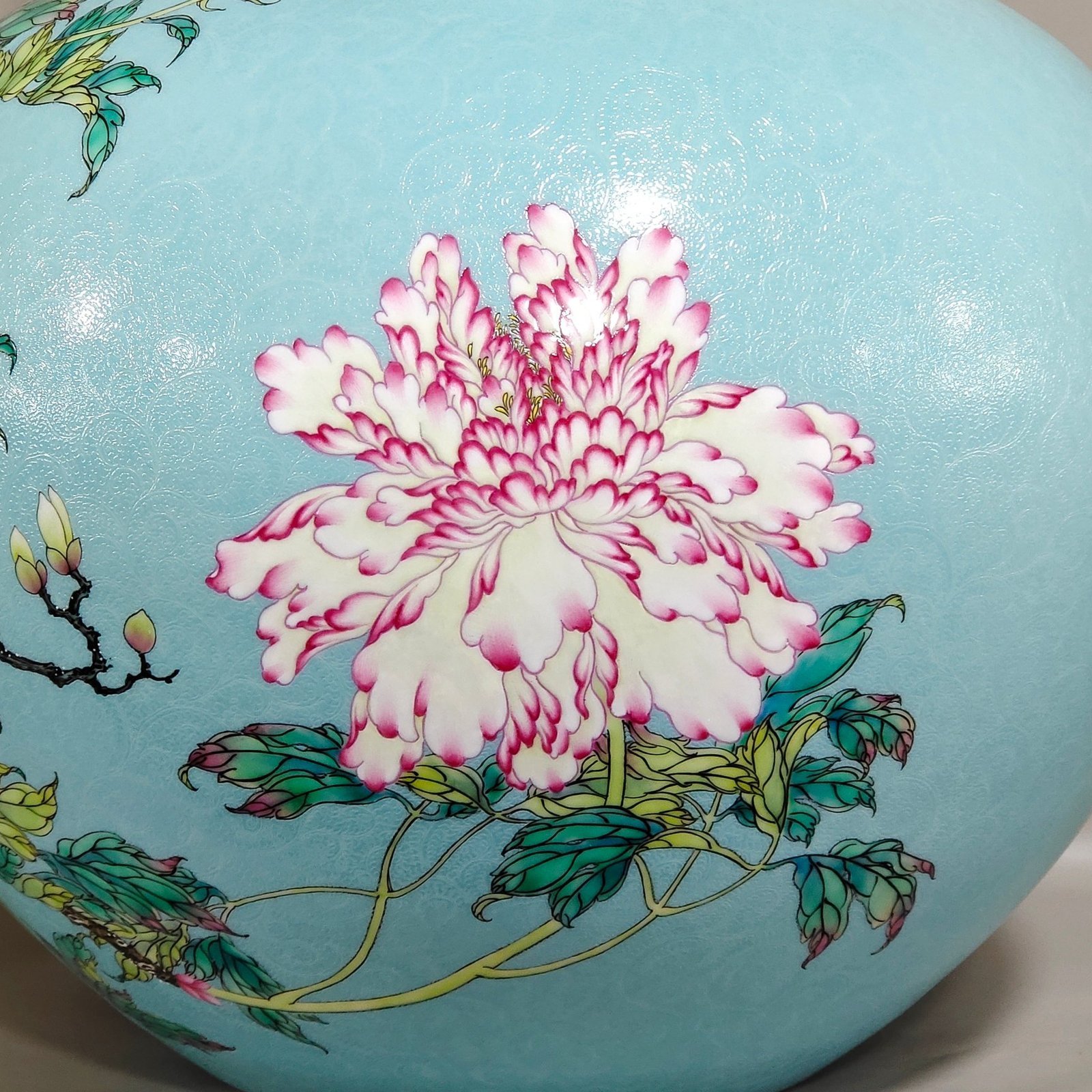 Qing Dynasty Qianlong turquoise green peeled peony flower blooming wealth celestial vase